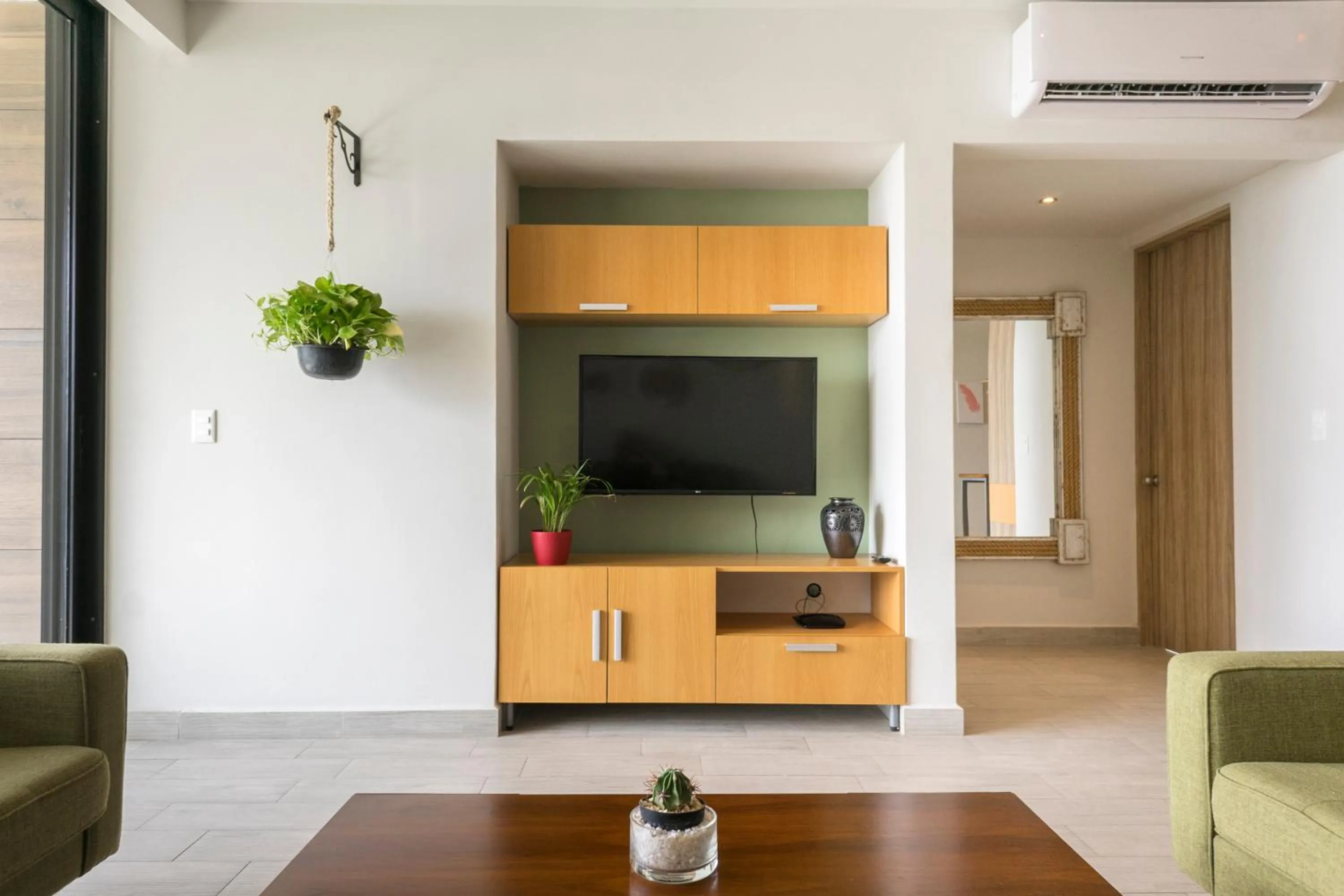 TV and multimedia in Opal Suites Apartments