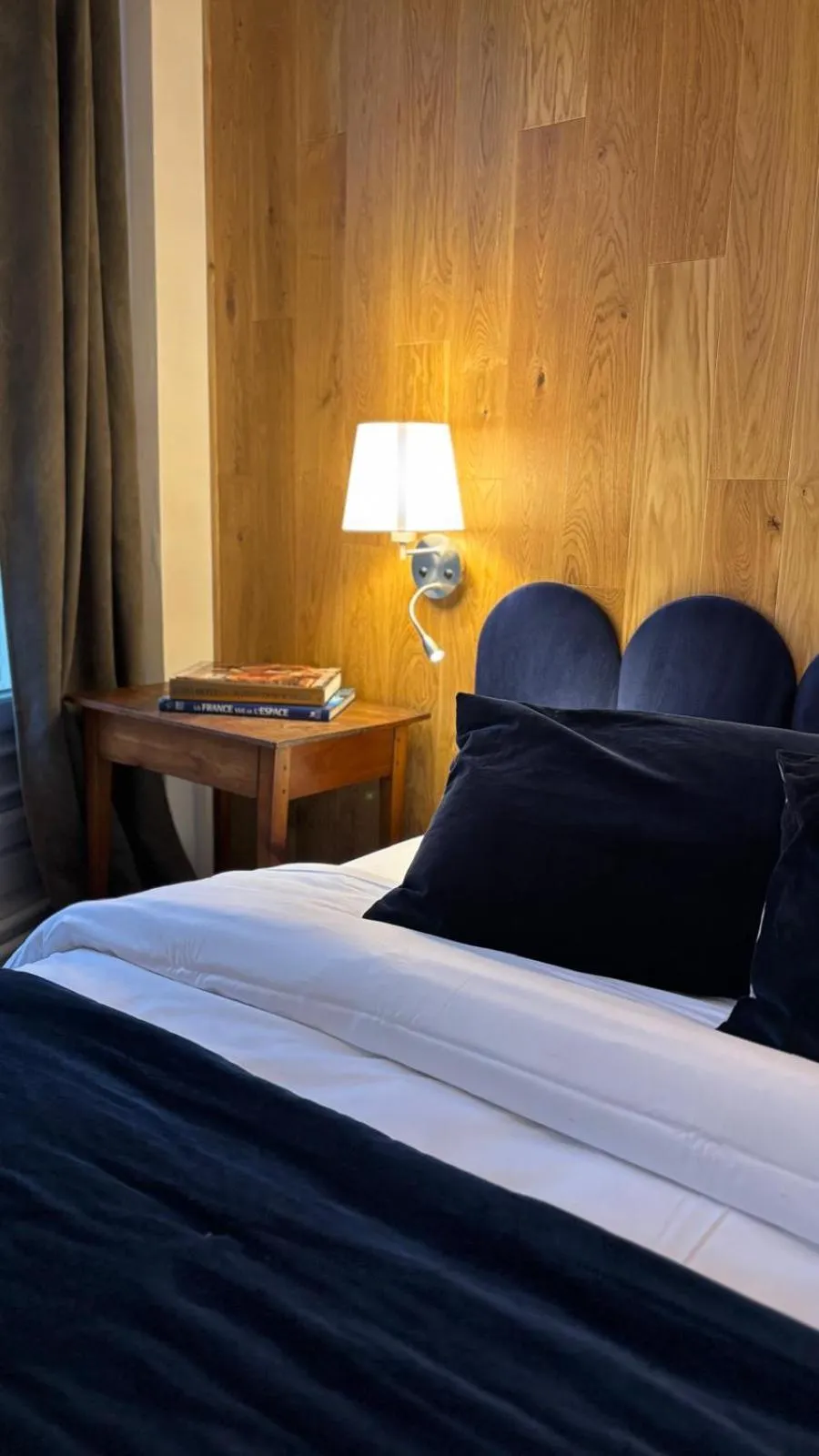 Bed in Hôtel d'Angleterre