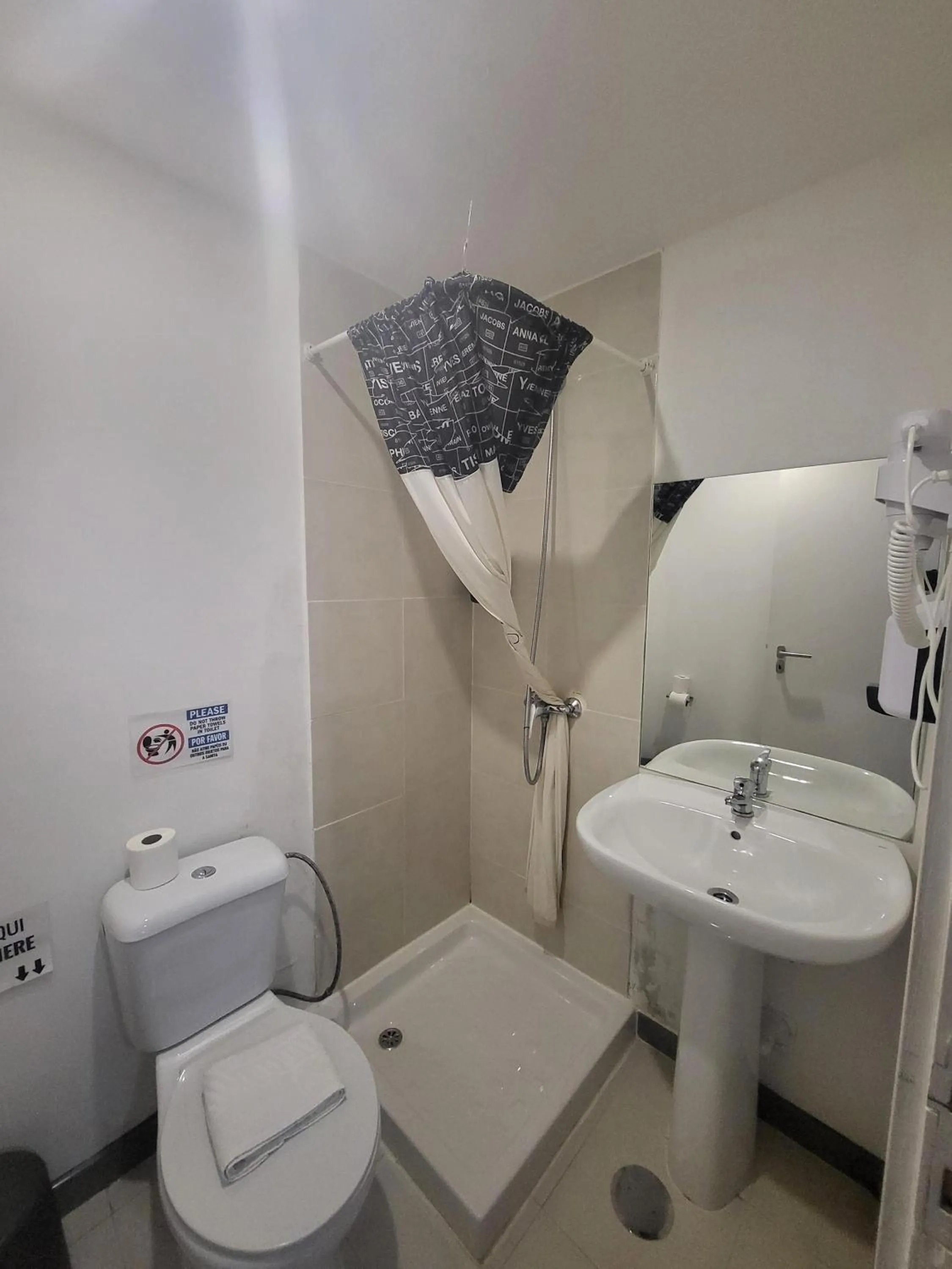 Bathroom in What Else - Fatima