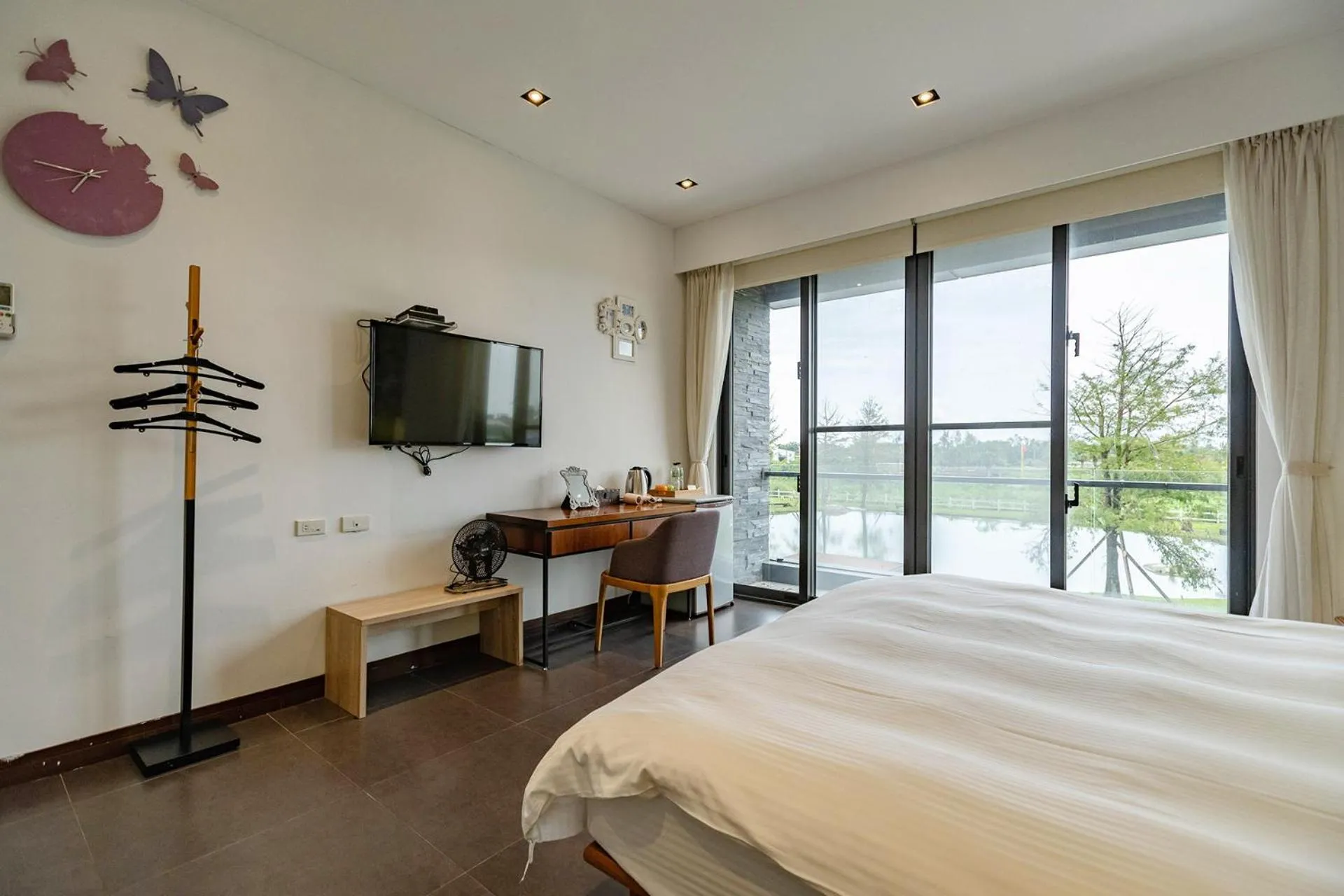 Bed in 193 County Garden BnB