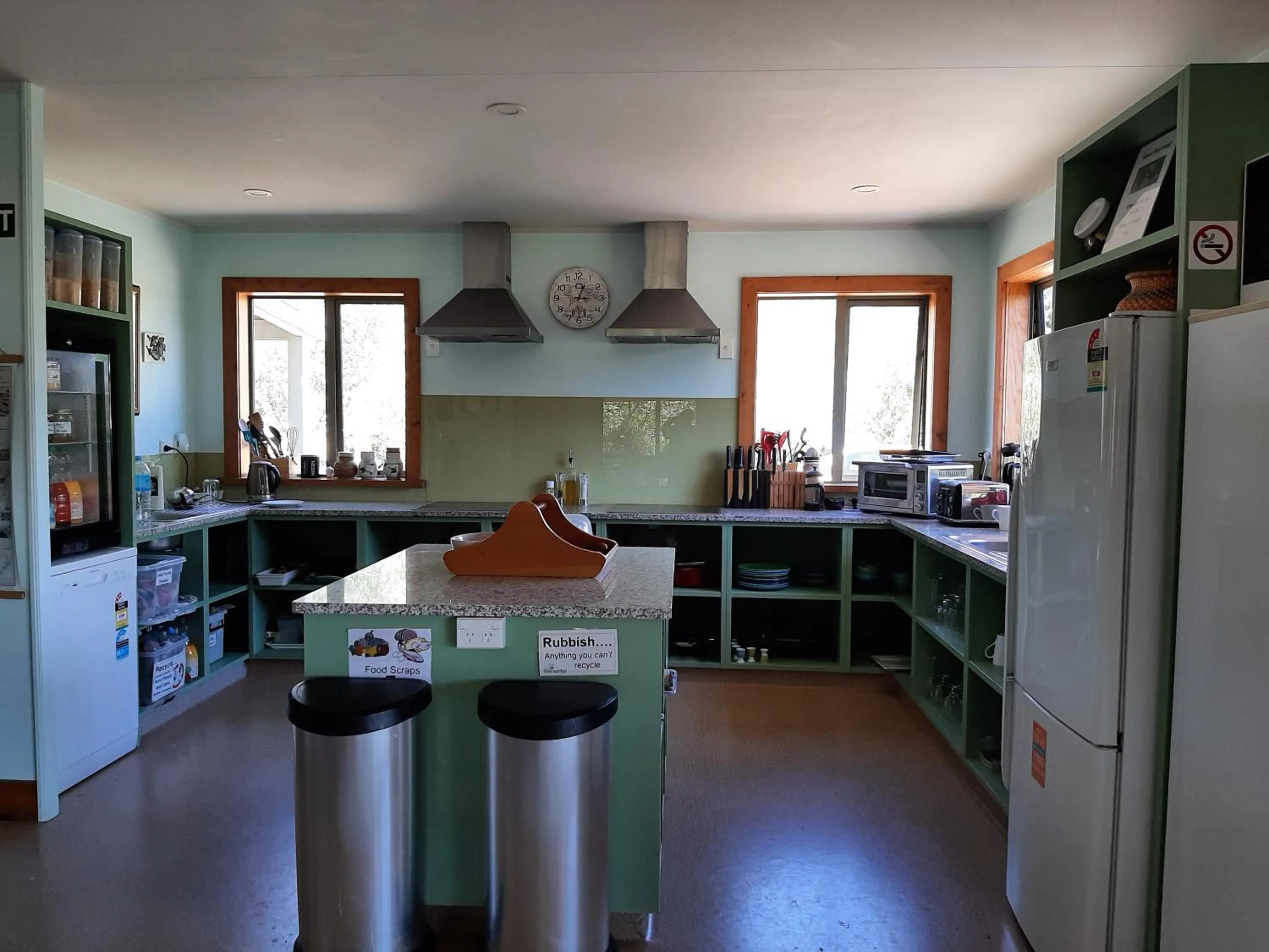 Breakfast in Eden's Edge Lodge