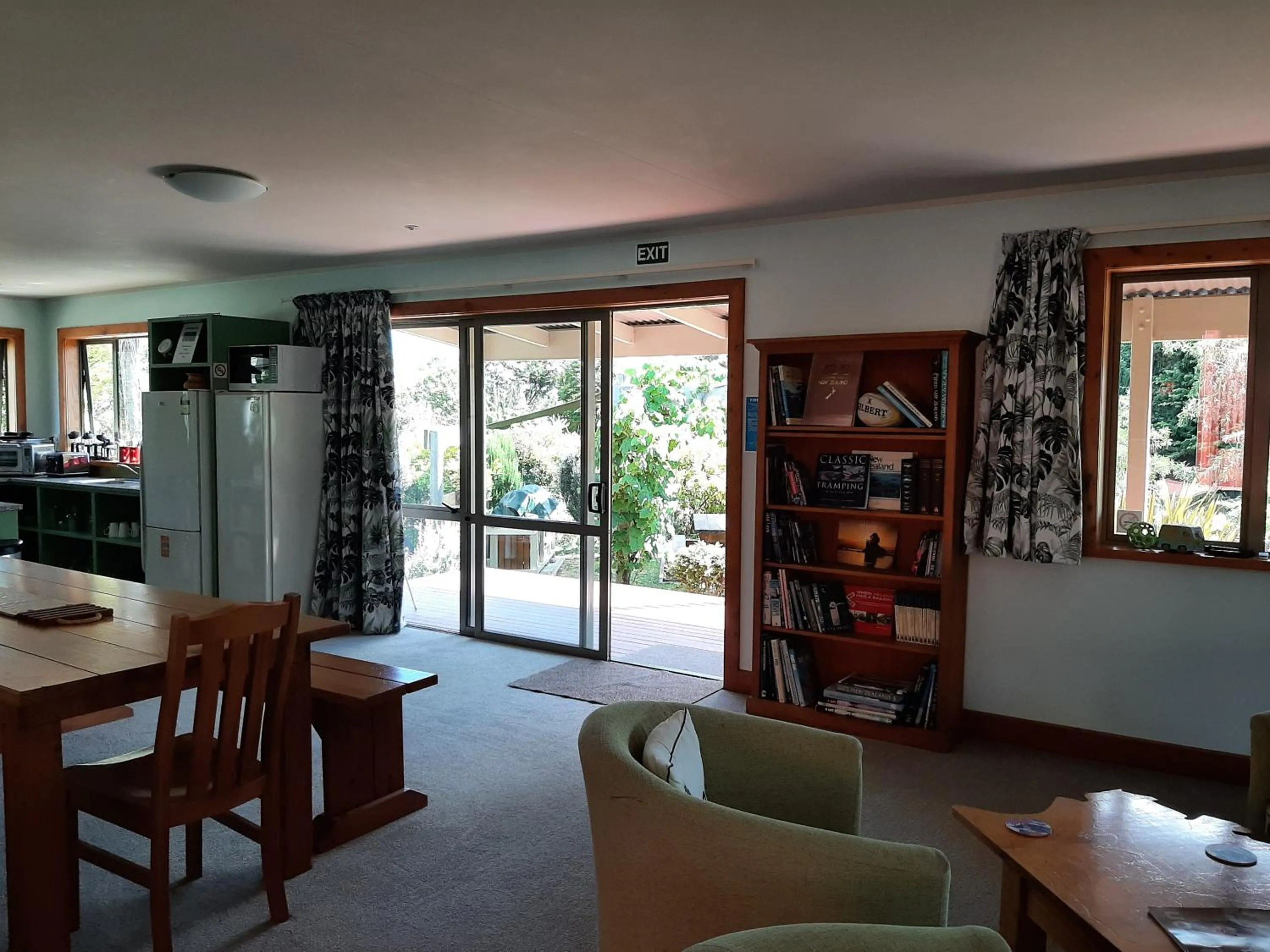 Communal kitchen in Eden's Edge Lodge