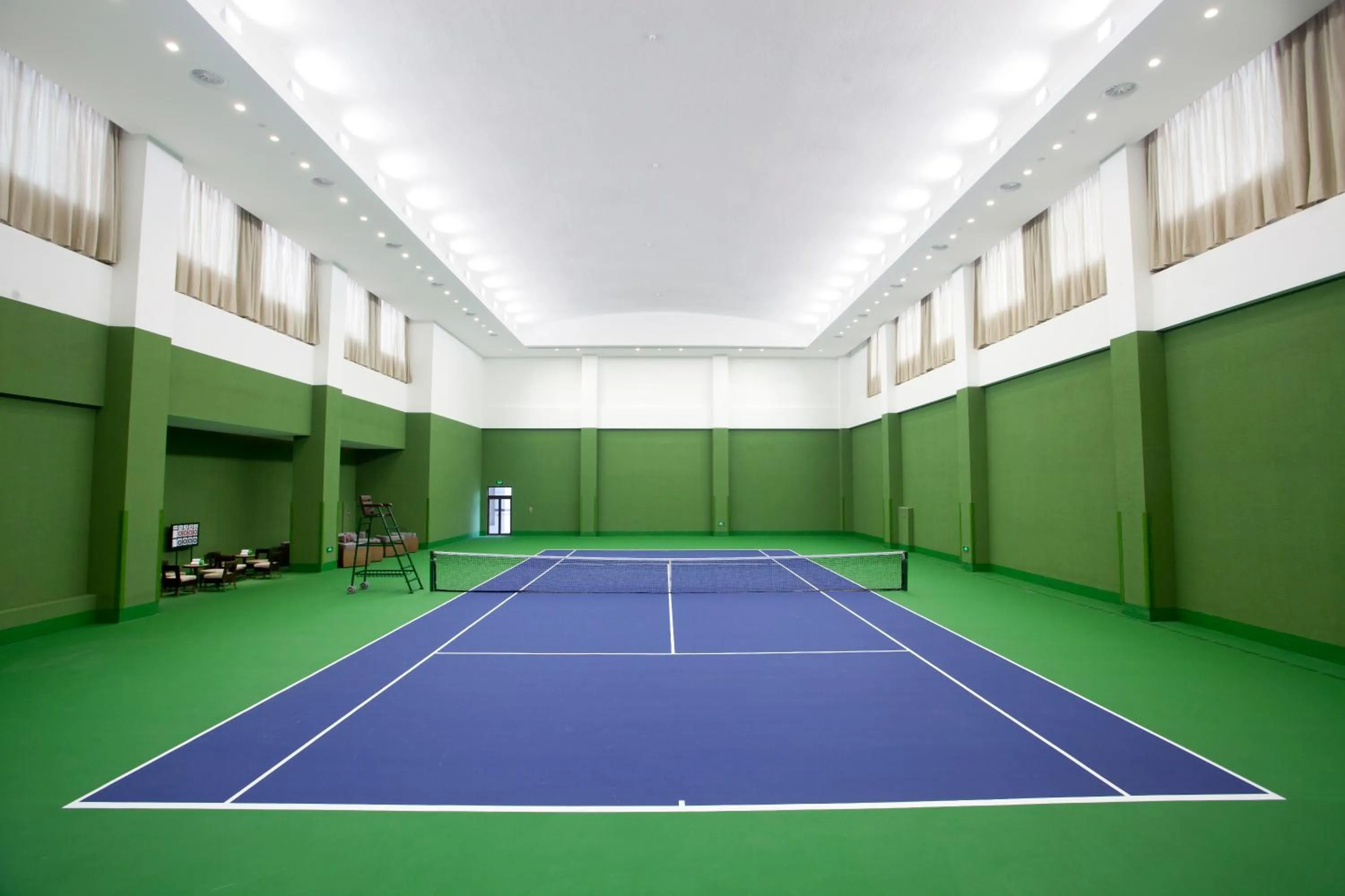 Tennis court in Dahongpao Resort