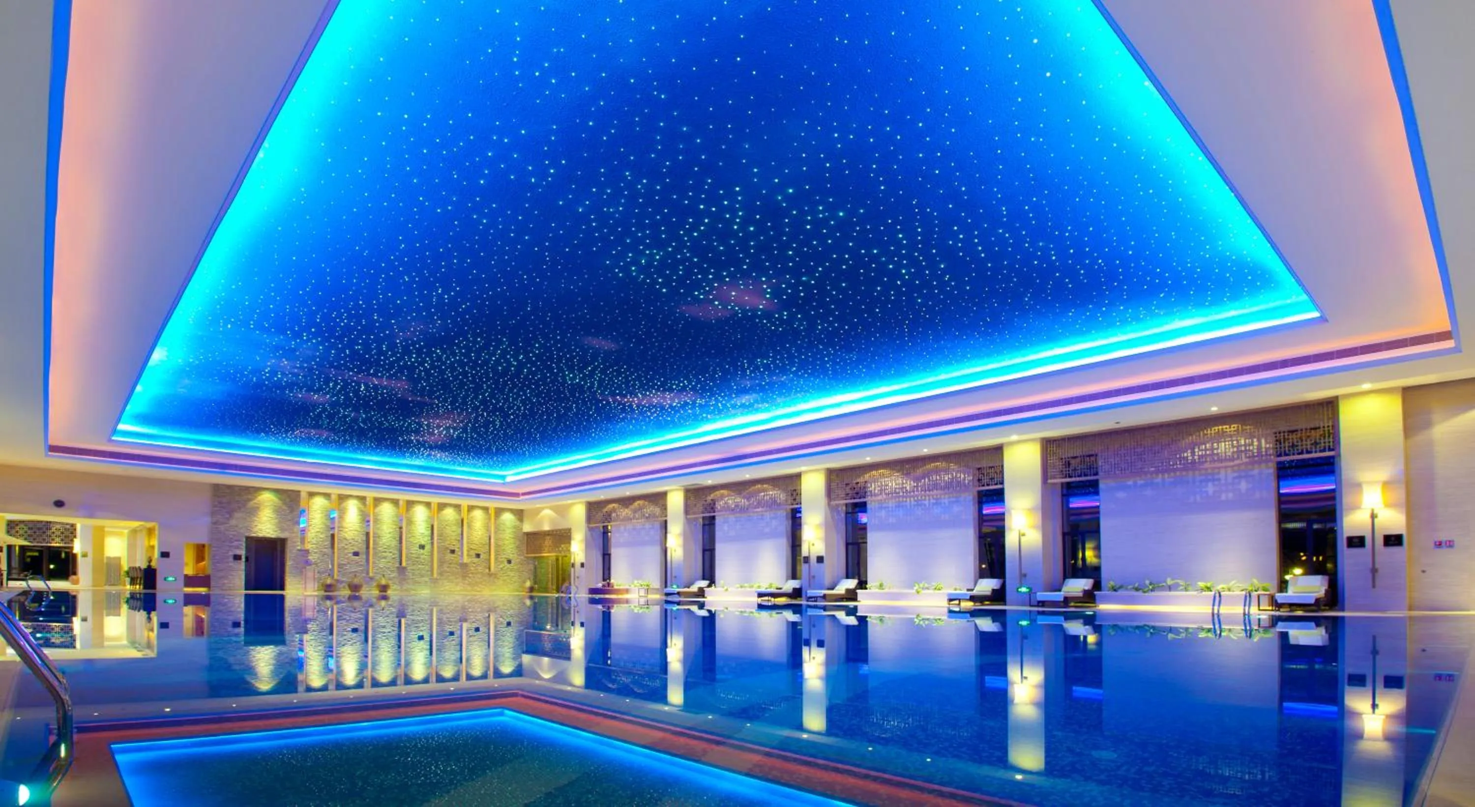 Swimming pool in Dahongpao Resort