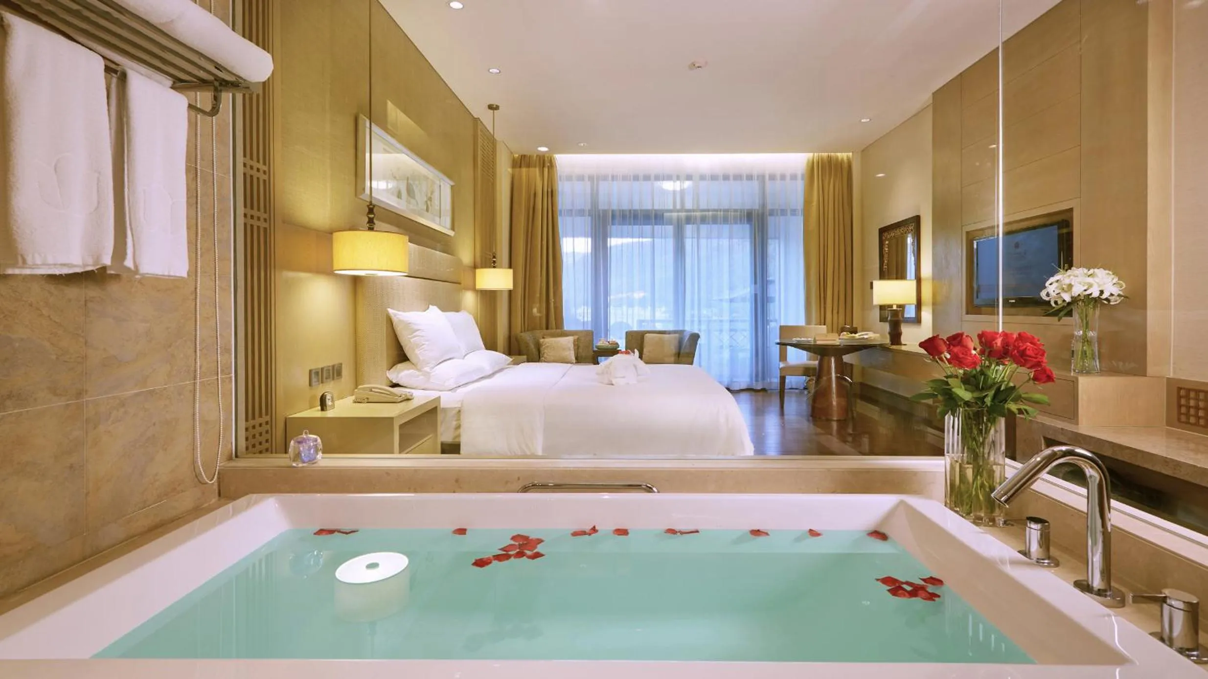 Bathroom, Bed in Dahongpao Resort