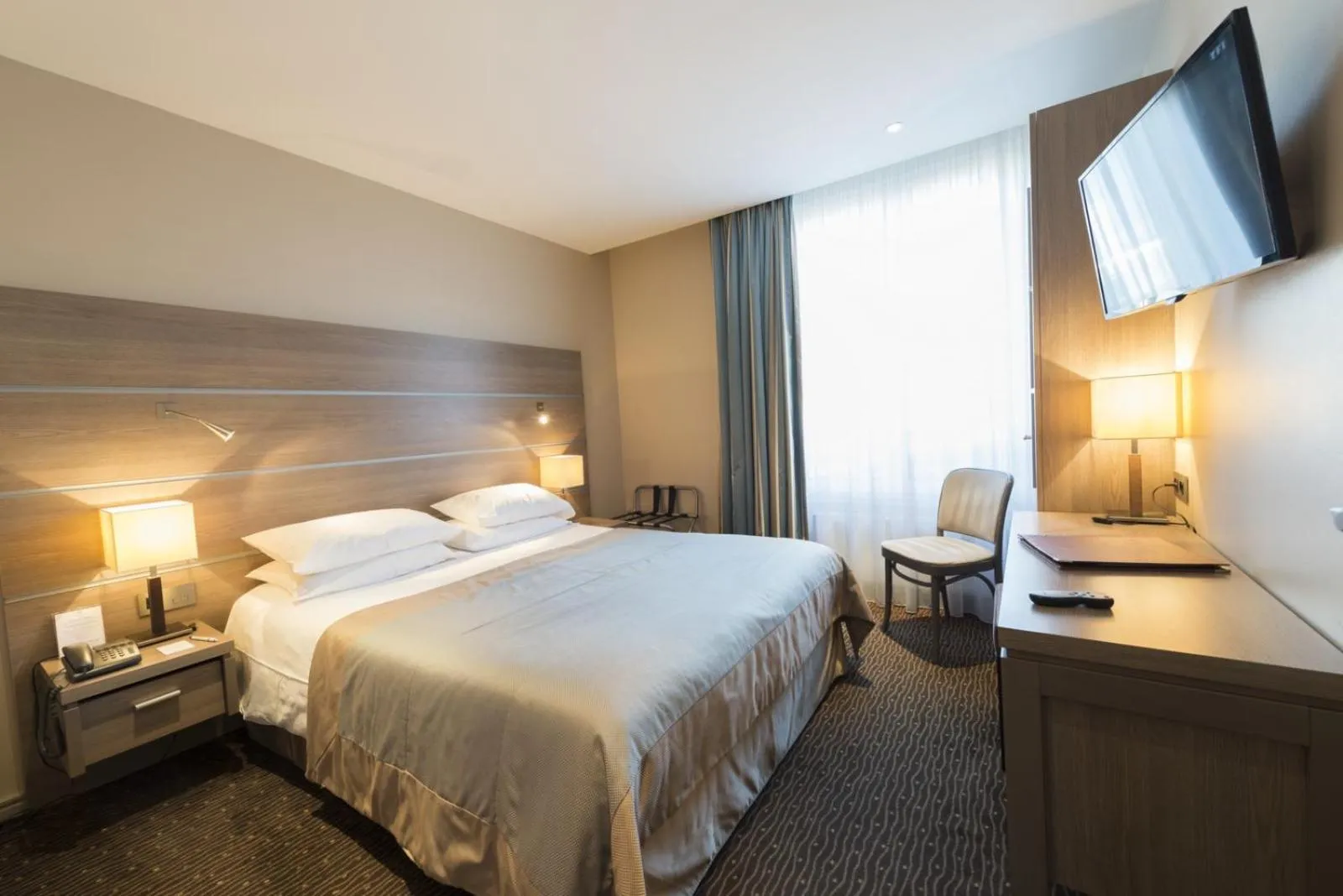 Bed in Hôtel Bristol