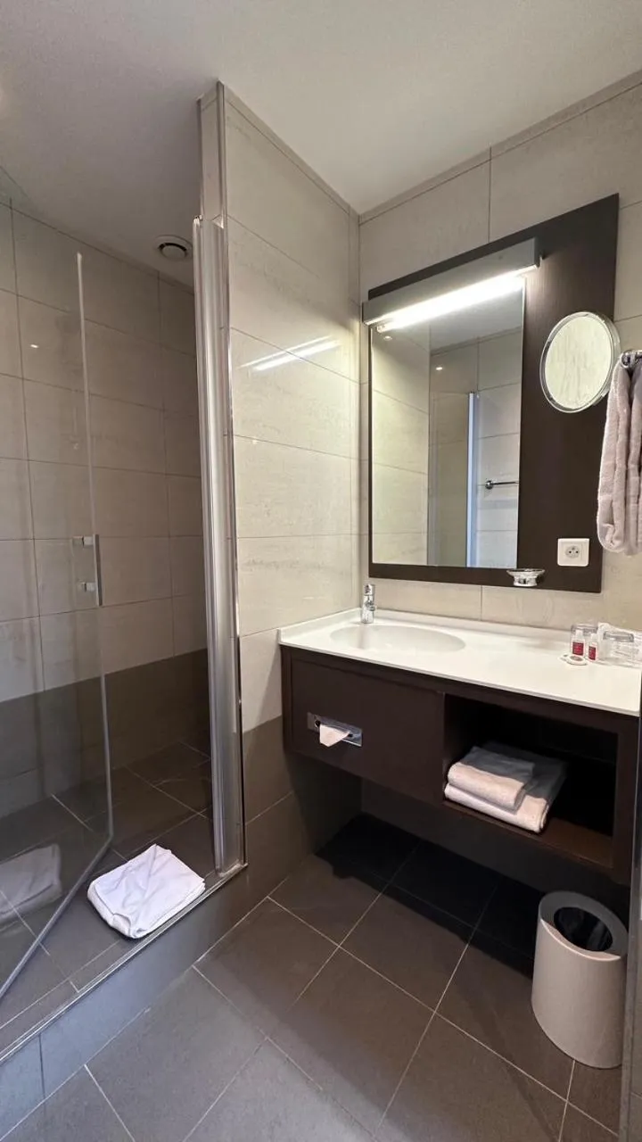 Shower in Hôtel Bristol