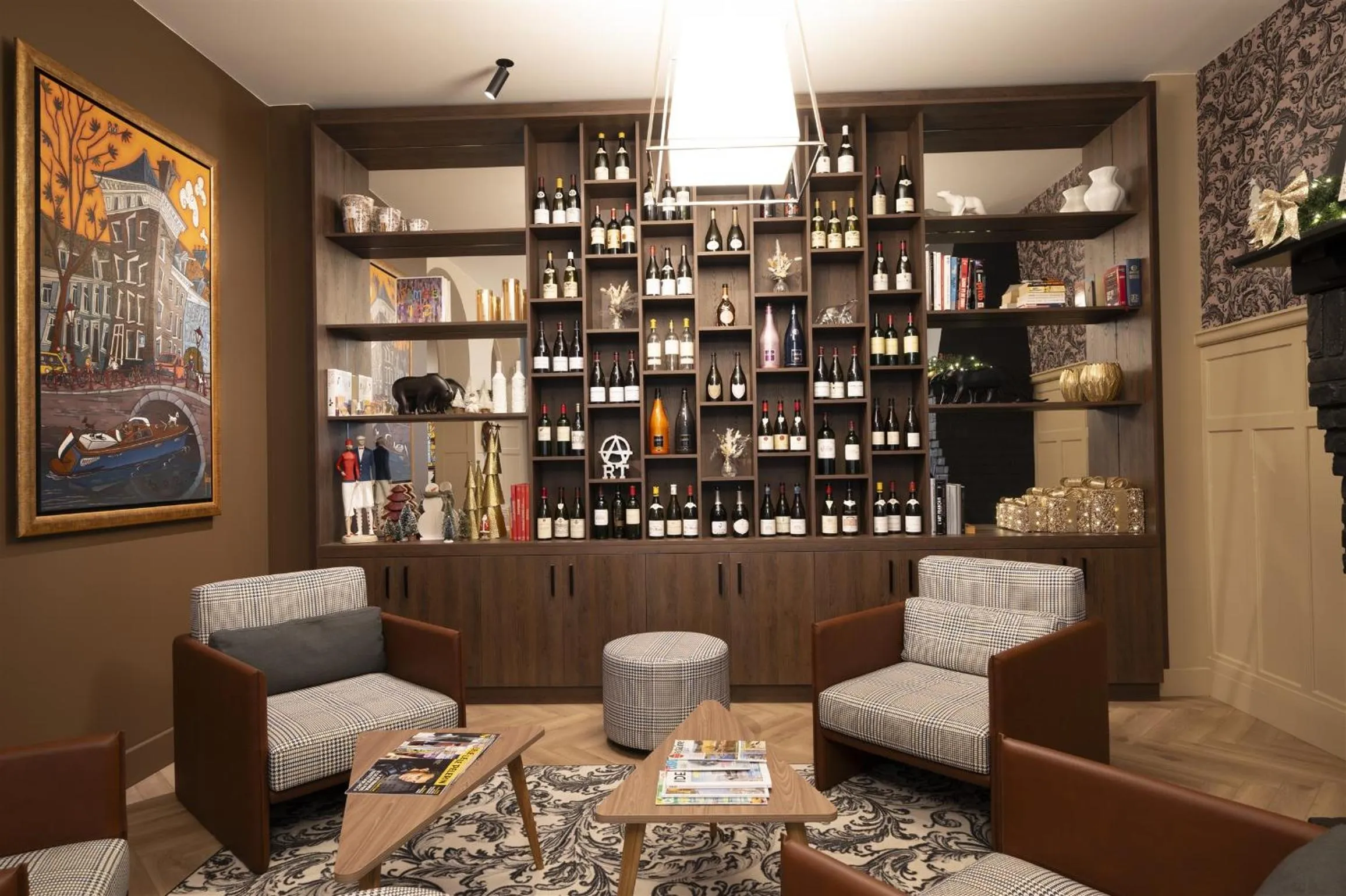 Communal lounge/ TV room in Hôtel Bristol