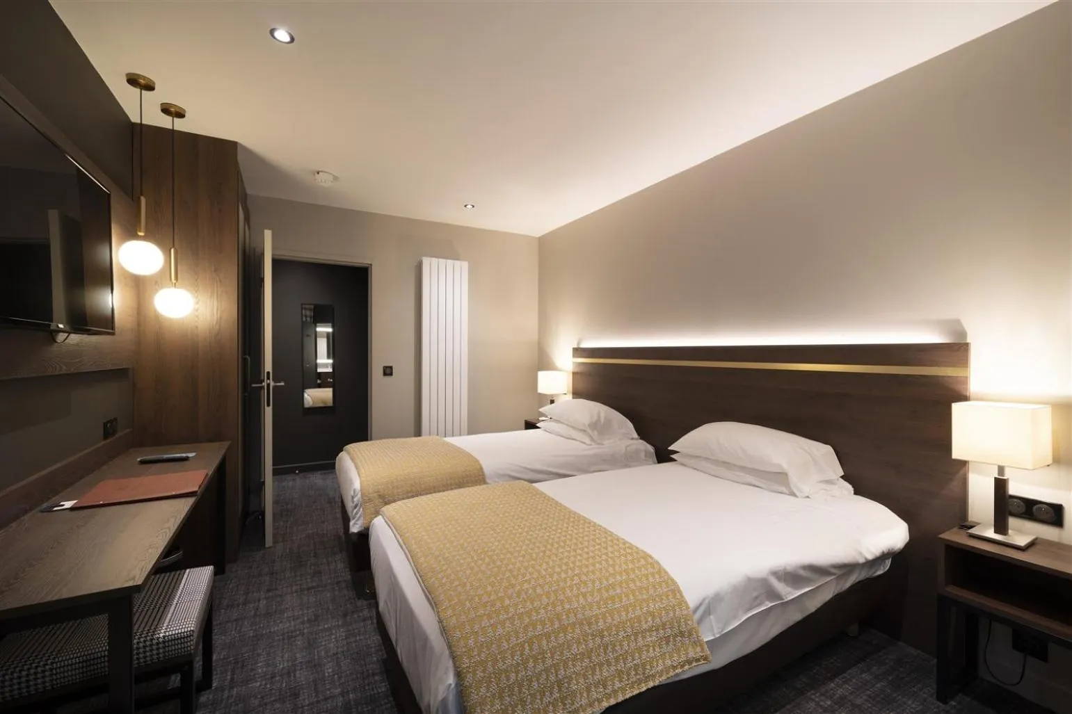 Bed in Hôtel Bristol