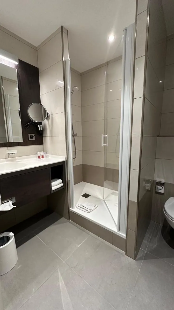 Shower in Hôtel Bristol
