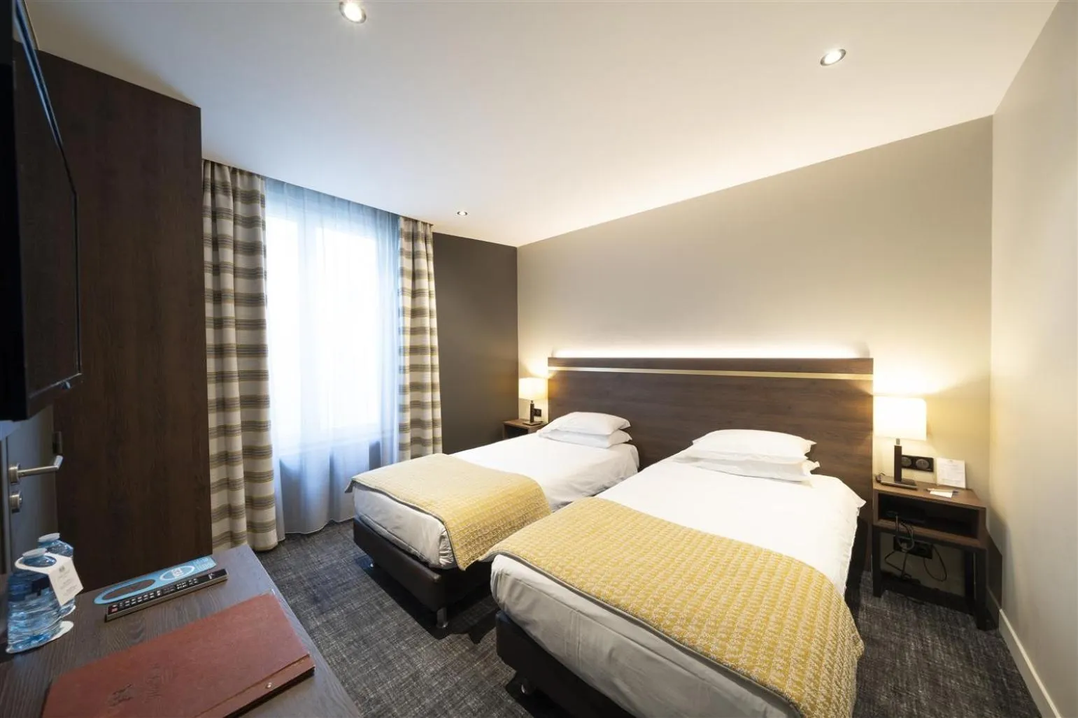 Bed in Hôtel Bristol