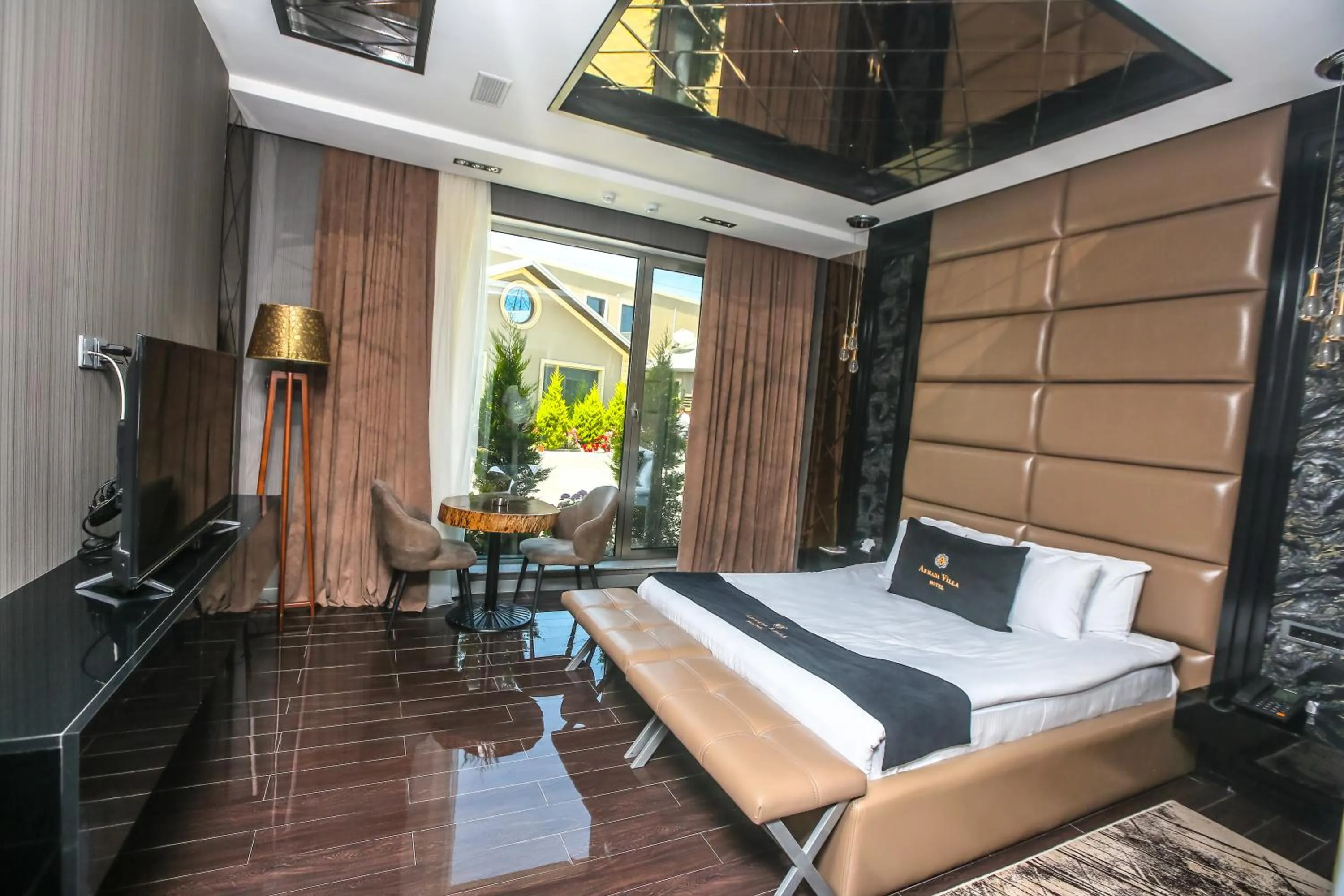Seating area, Bed in Armada Villa Hotel