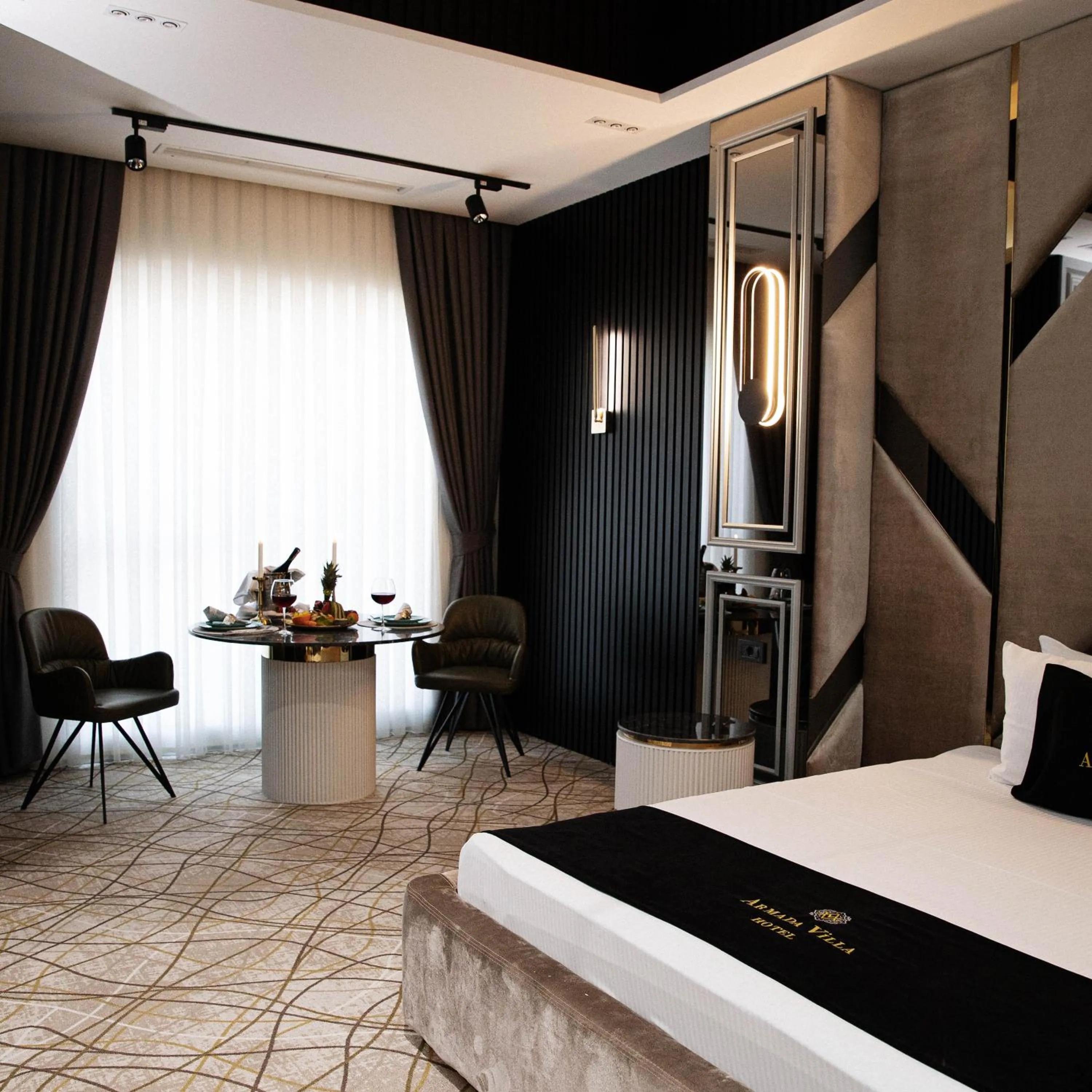 Dining area, Bed in Armada Villa Hotel