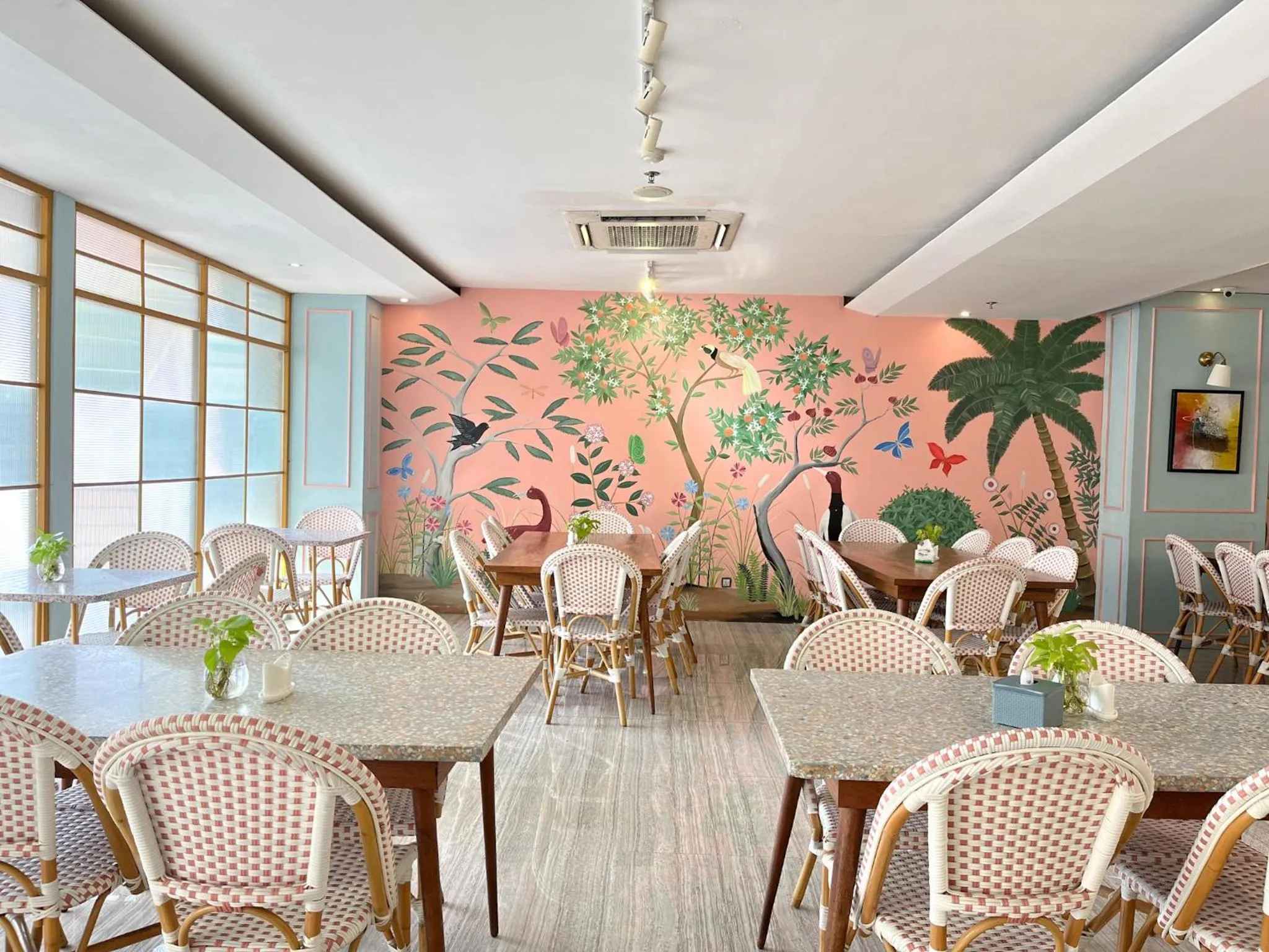 Restaurant/places to eat in Verse Luxe Hotel Wahid Hasyim