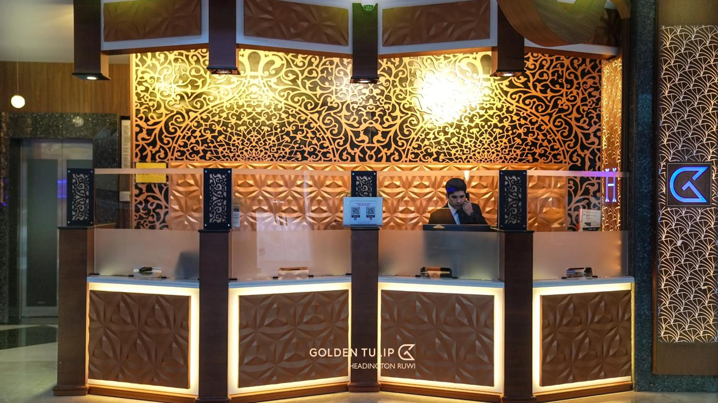 Lobby or reception in Golden Tulip Headington