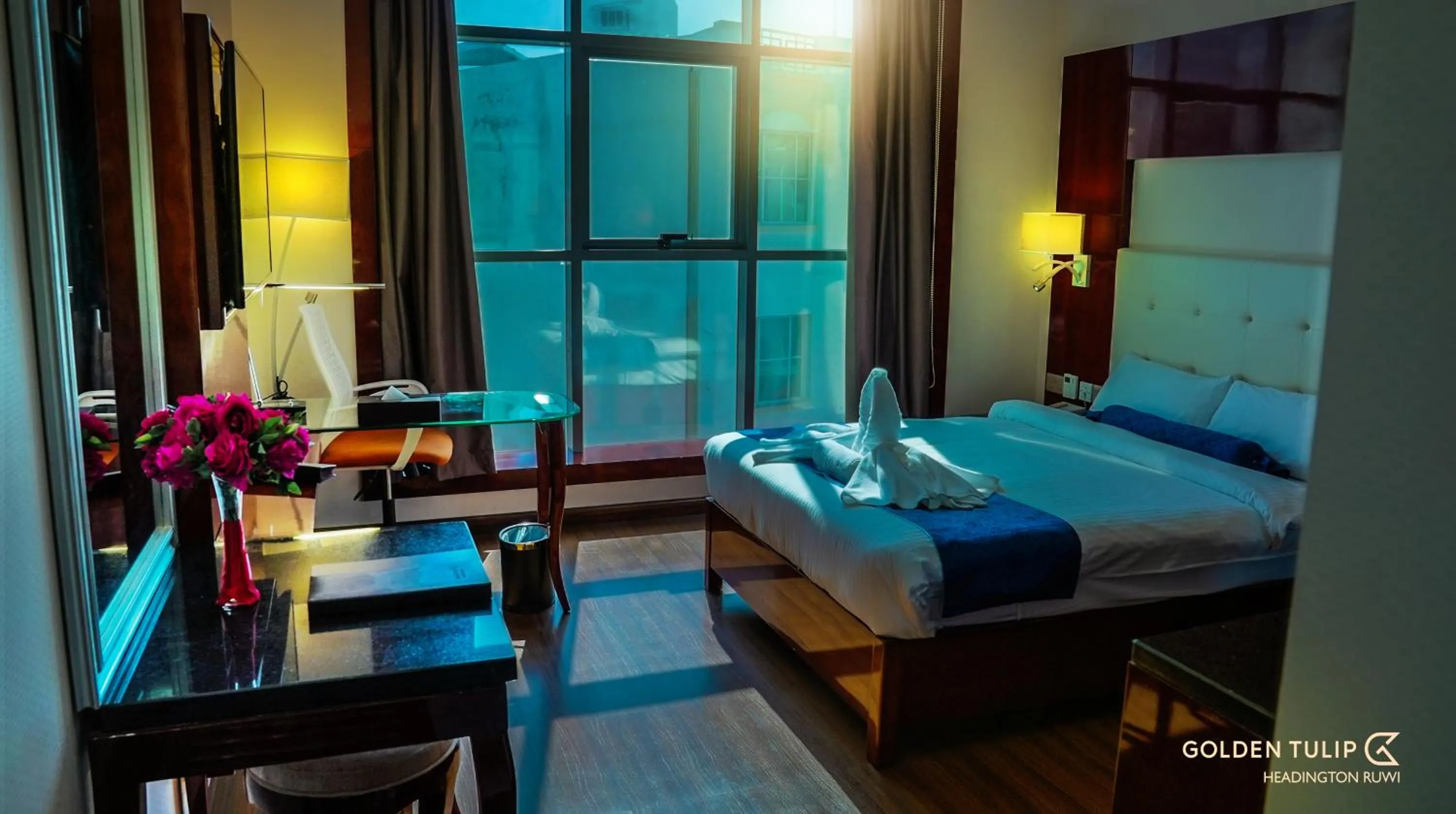 Bedroom, Bed in Golden Tulip Headington