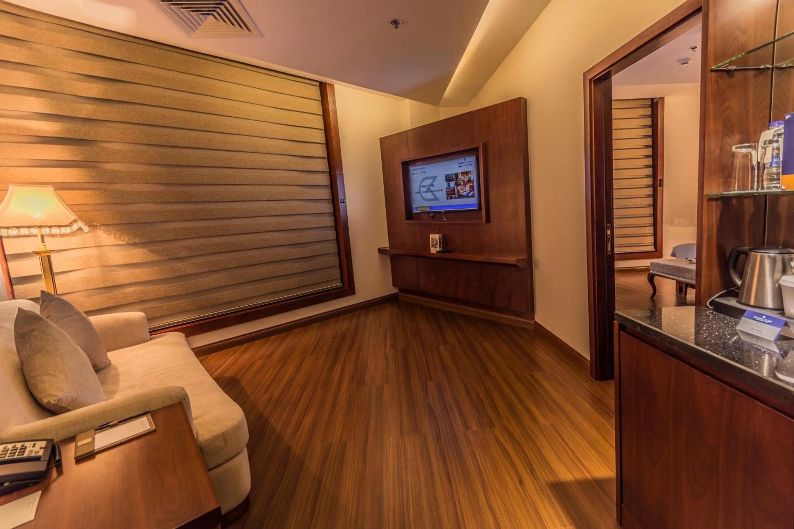 Living room in Golden Tulip Headington