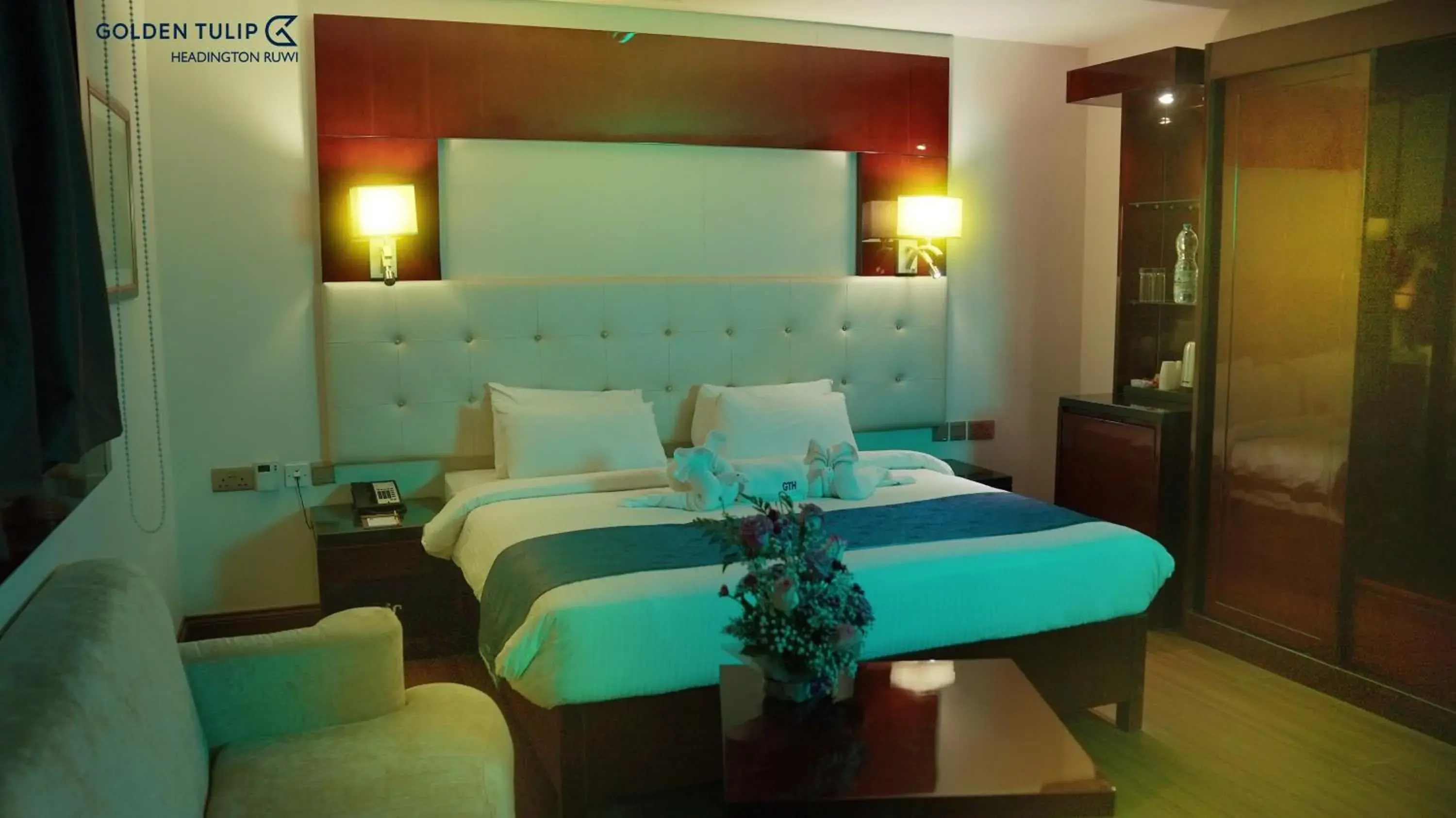 Deluxe King Atrium View in Golden Tulip Headington Deluxe King Atrium View in Golden Tulip Headington