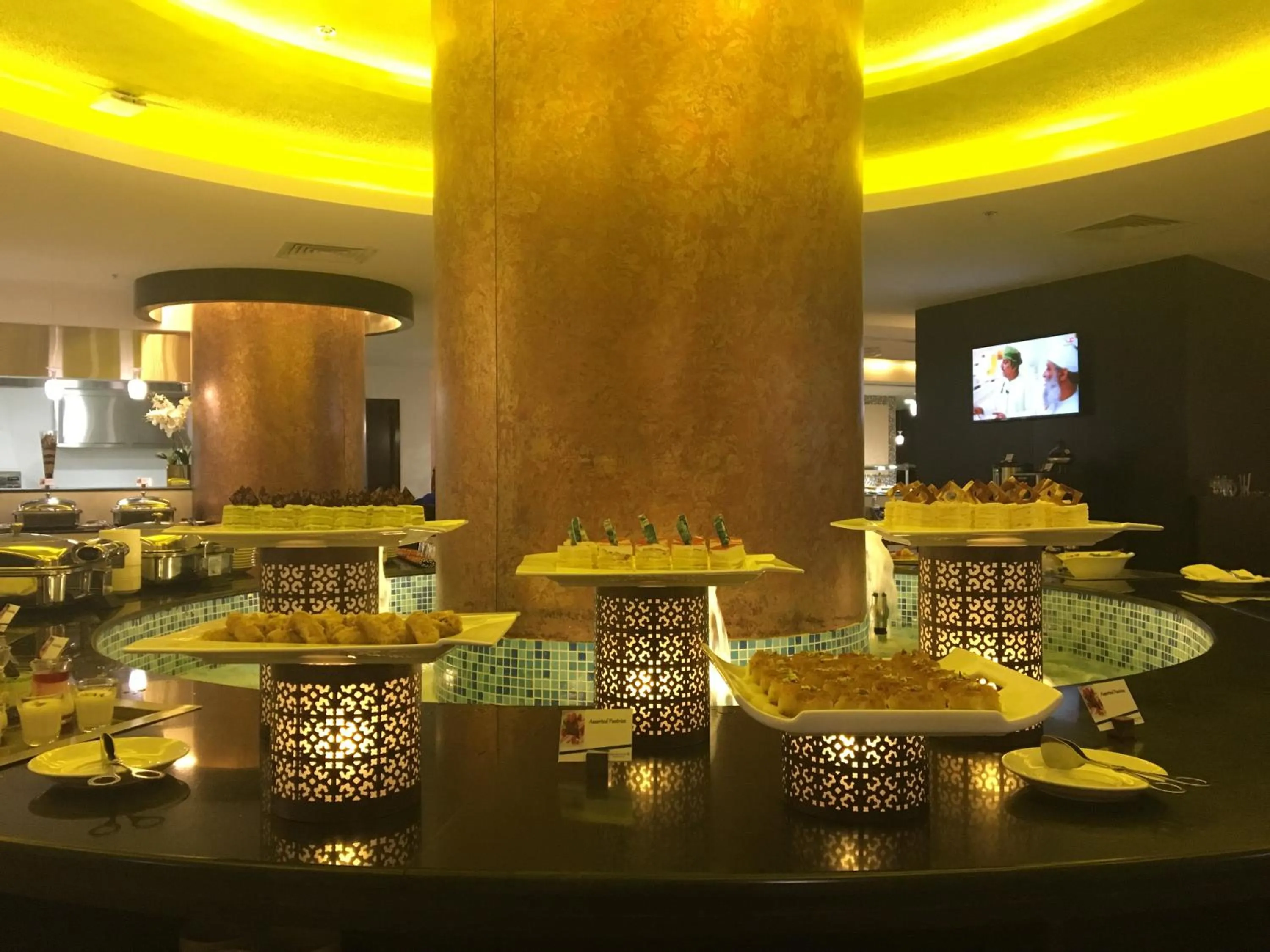 Restaurant/places to eat in Golden Tulip Headington