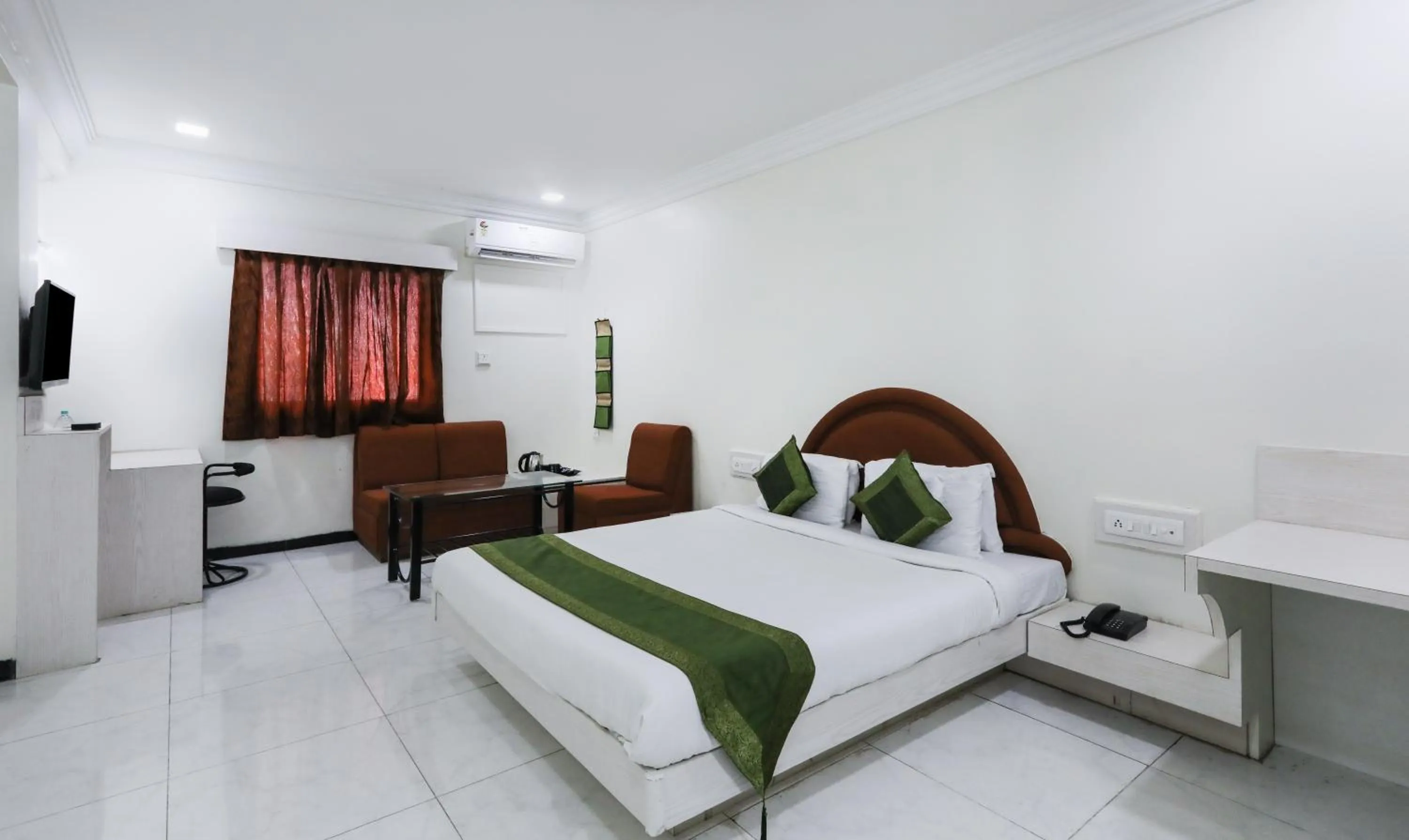 Bed in Treebo Omni Palace