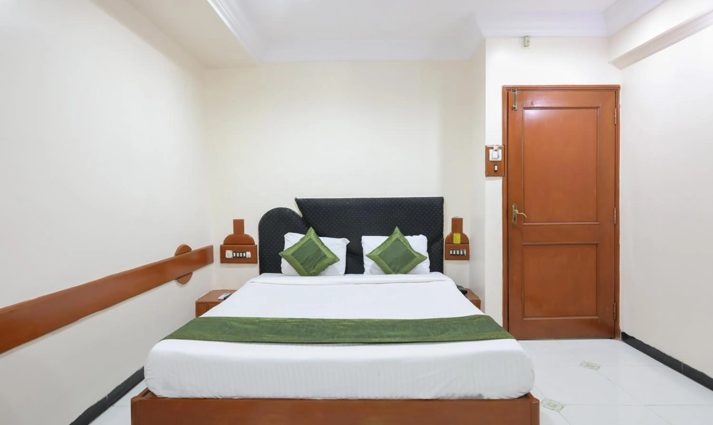 Bed in Treebo Omni Palace