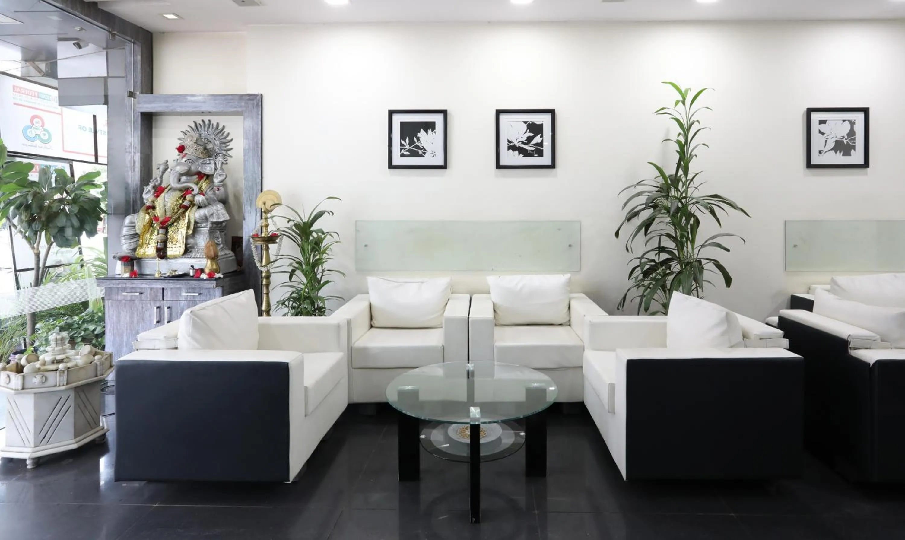 Seating area in Treebo Omni Palace