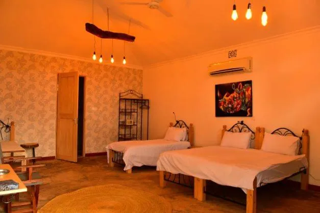 Bed in Boulevard Inn Mt Meru