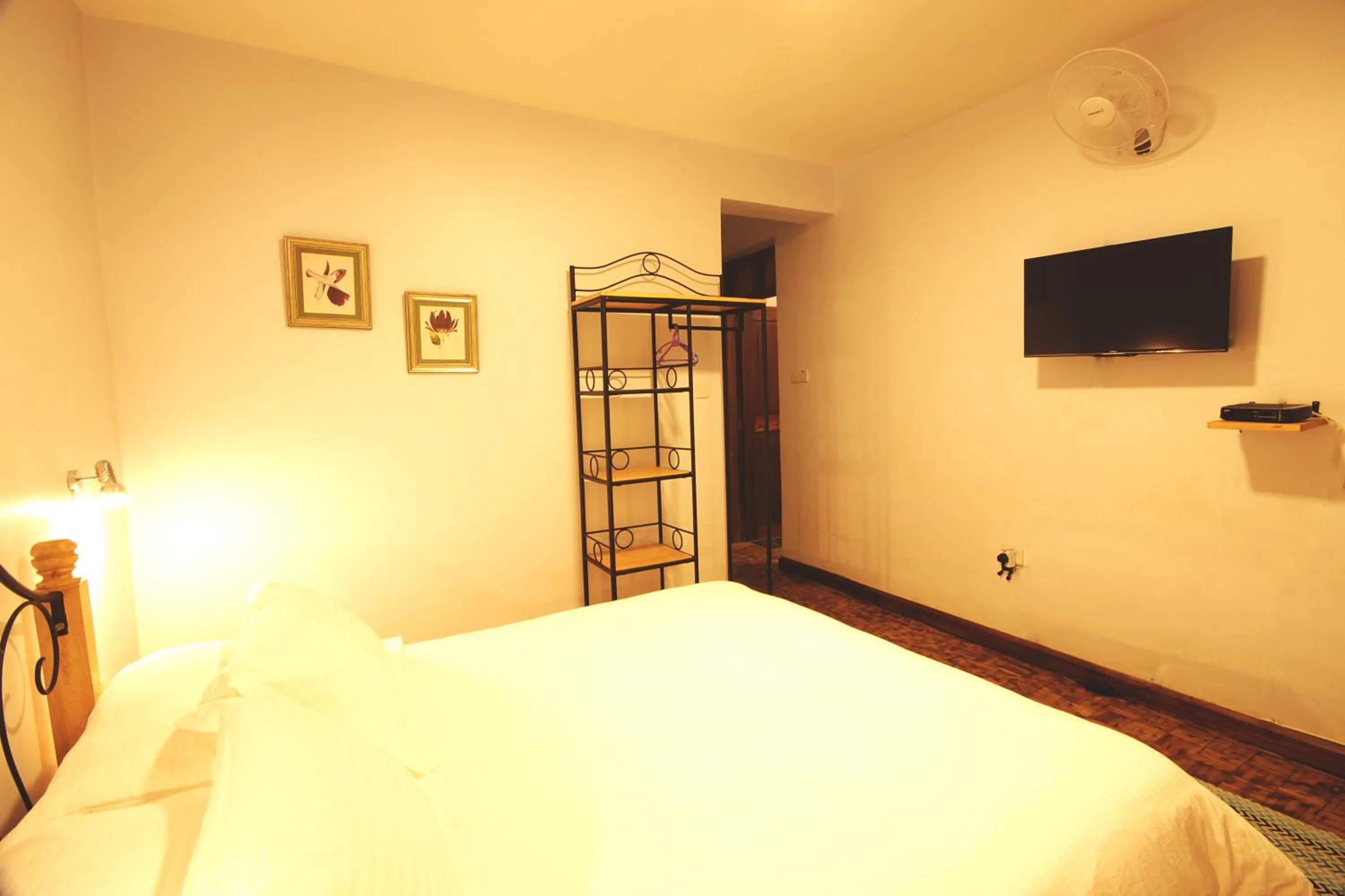 Bed in Boulevard Inn Mt Meru