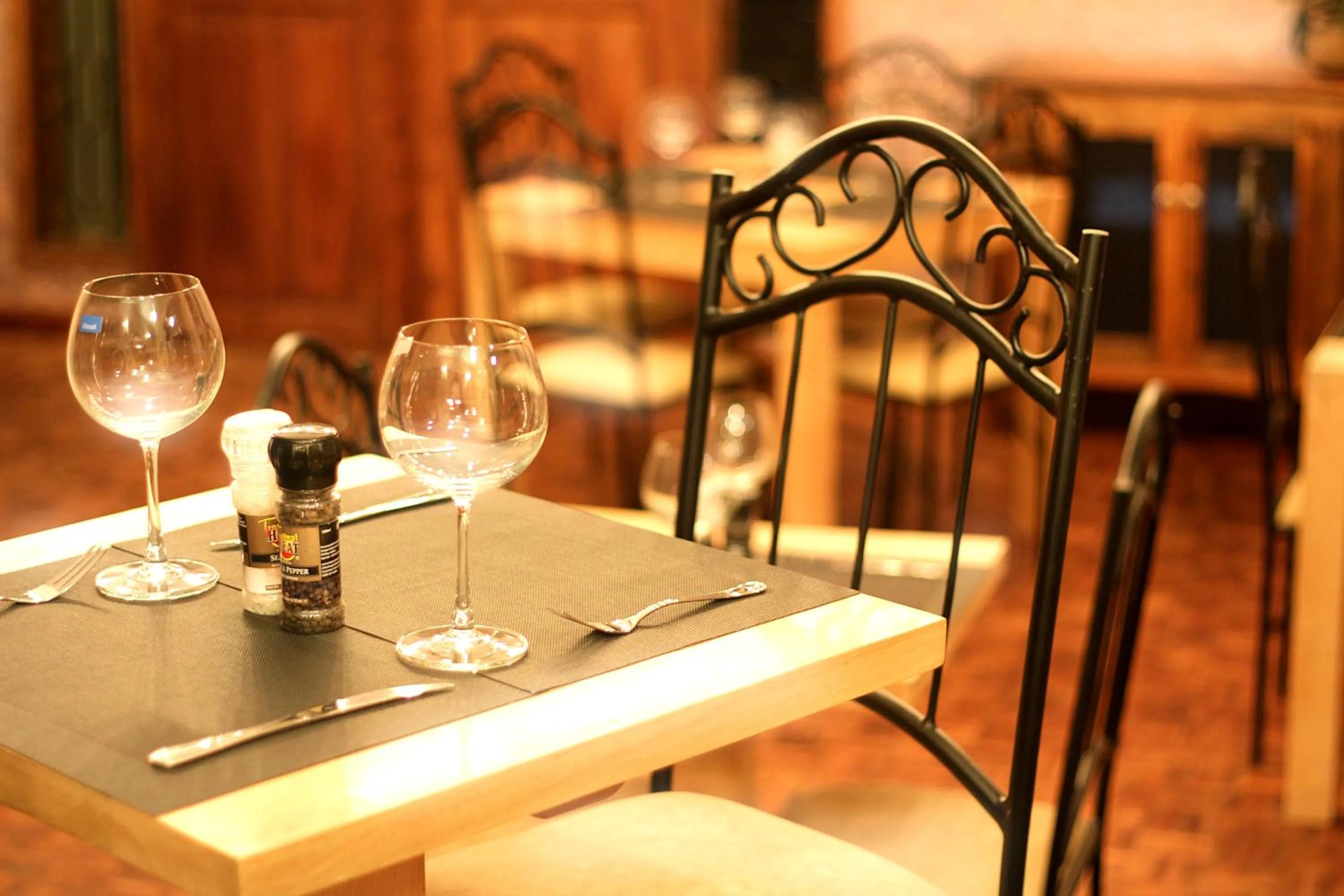 Restaurant/places to eat in Boulevard Inn Mt Meru