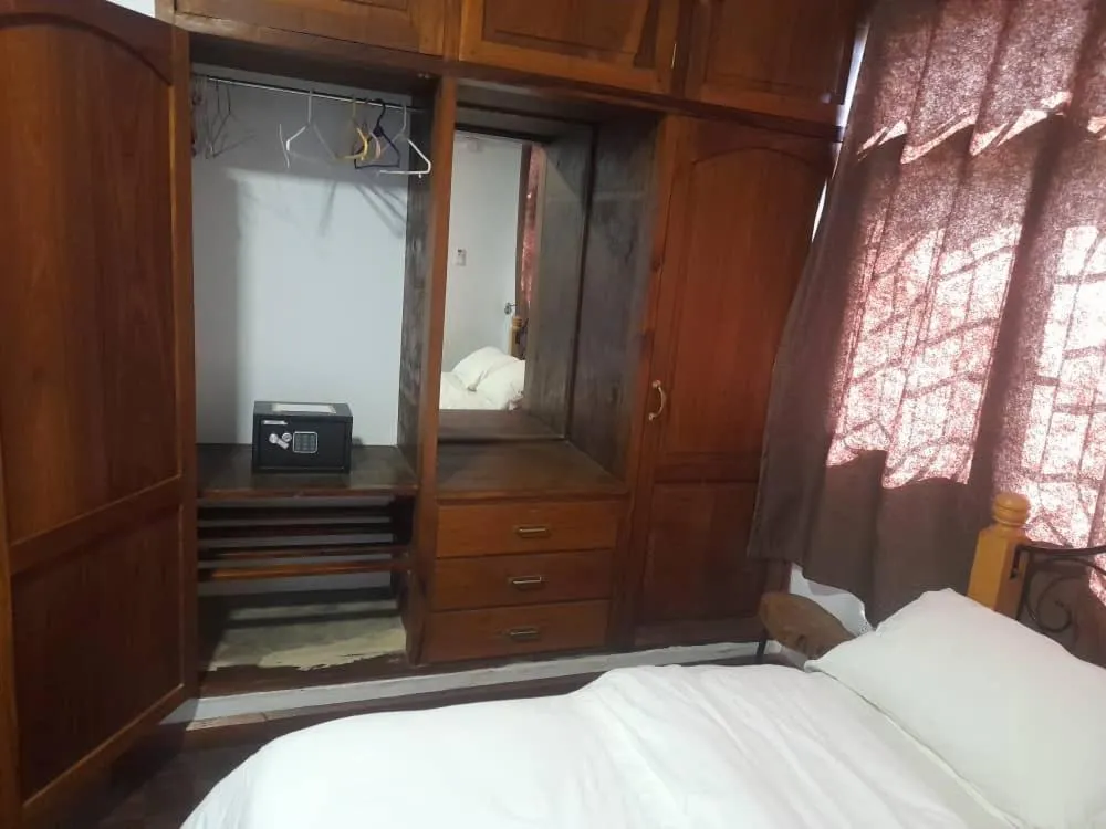 Bed in Boulevard Inn Mt Meru