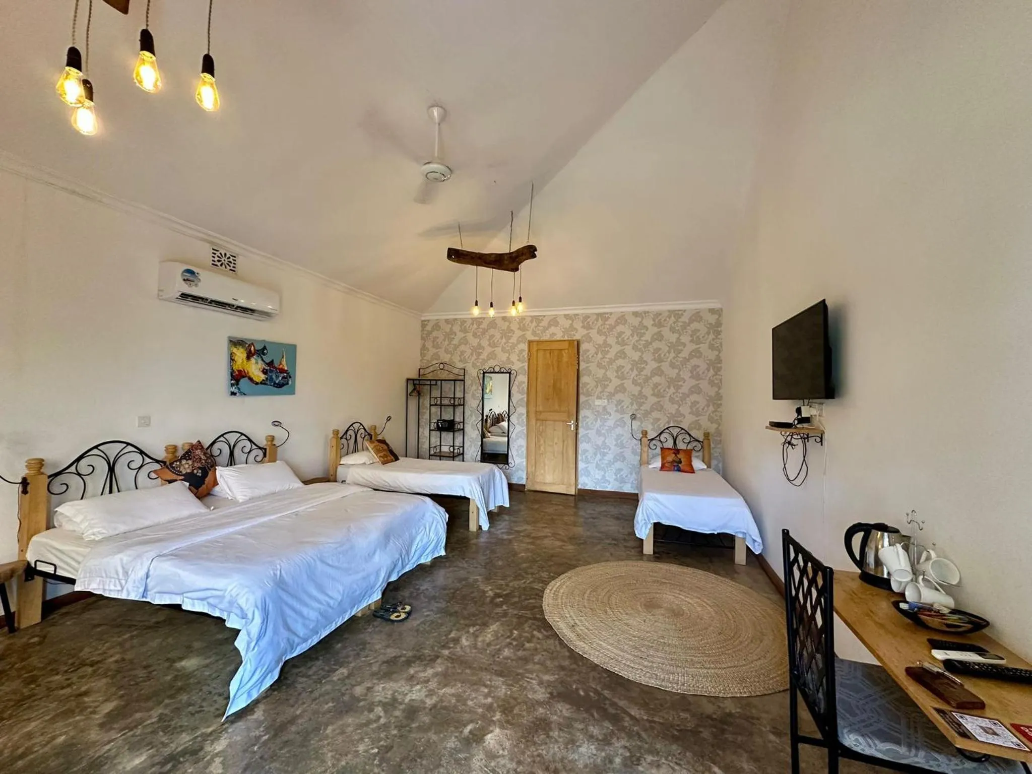 Bed in Boulevard Inn Mt Meru