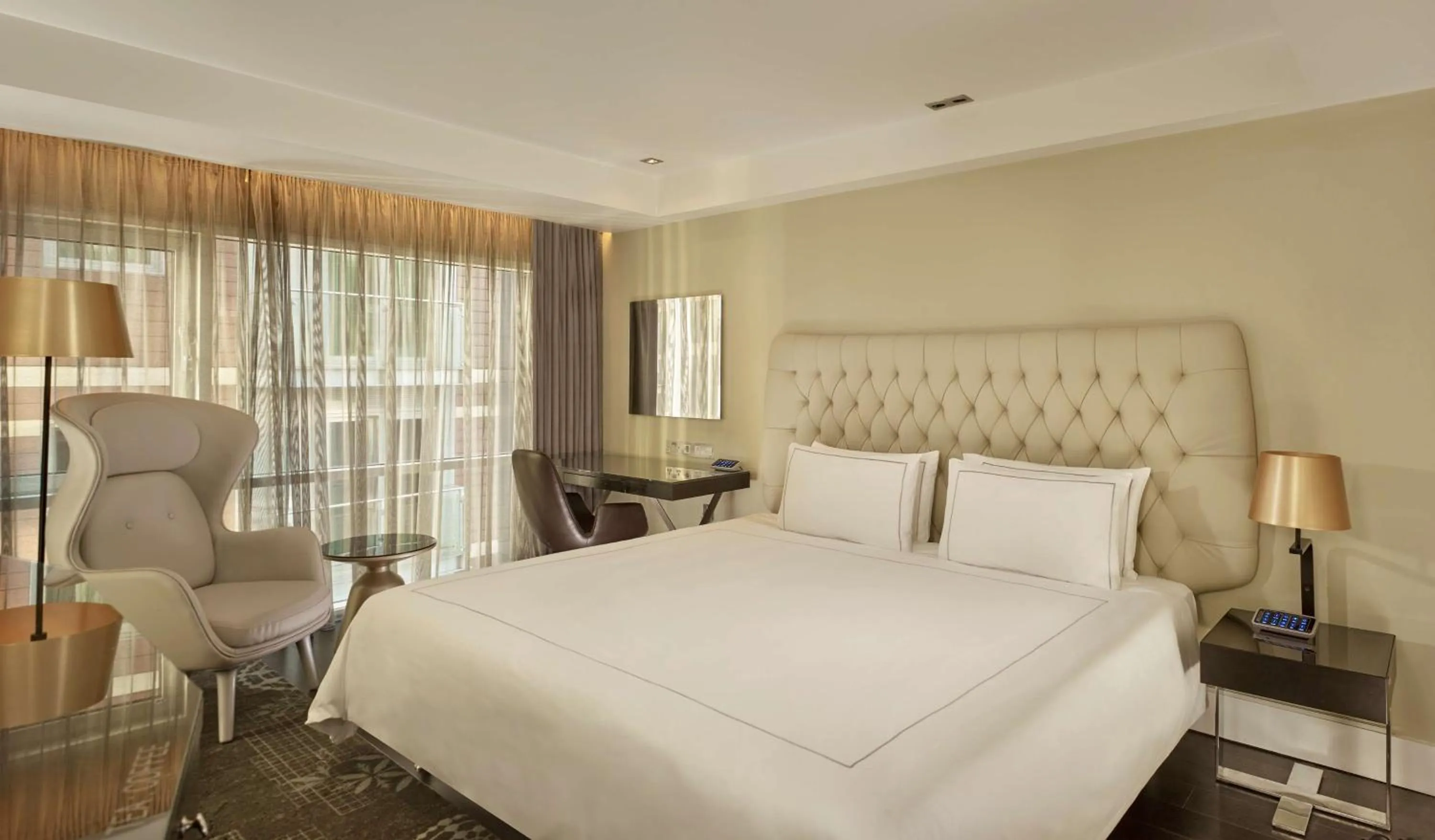 Bedroom, Bed in Park Plaza London Riverbank