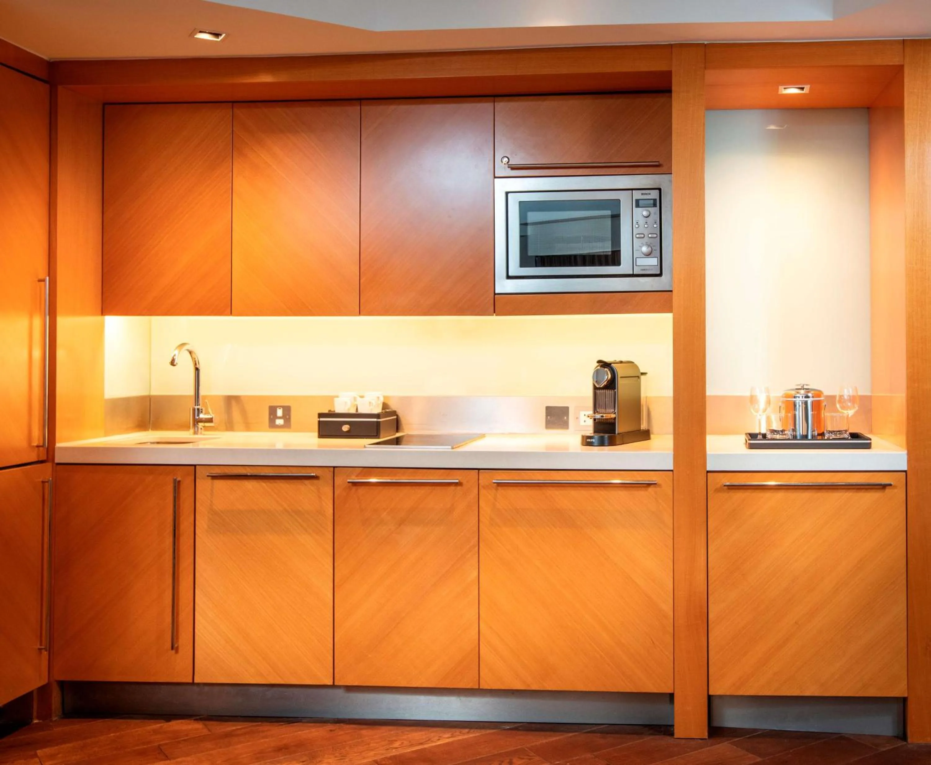 Photo of the whole room in Park Plaza London Riverbank