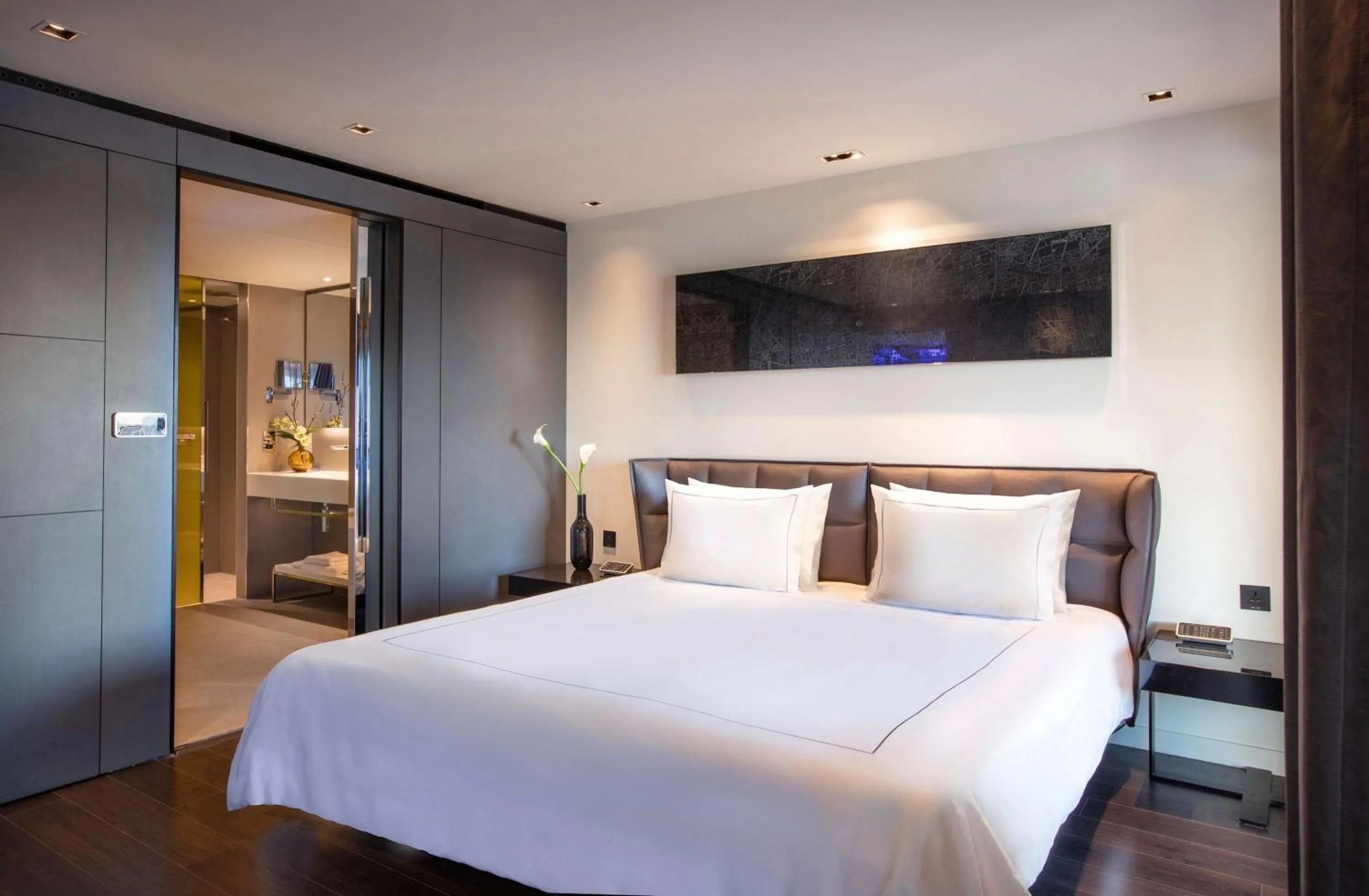 Photo of the whole room, Bed in Park Plaza London Riverbank