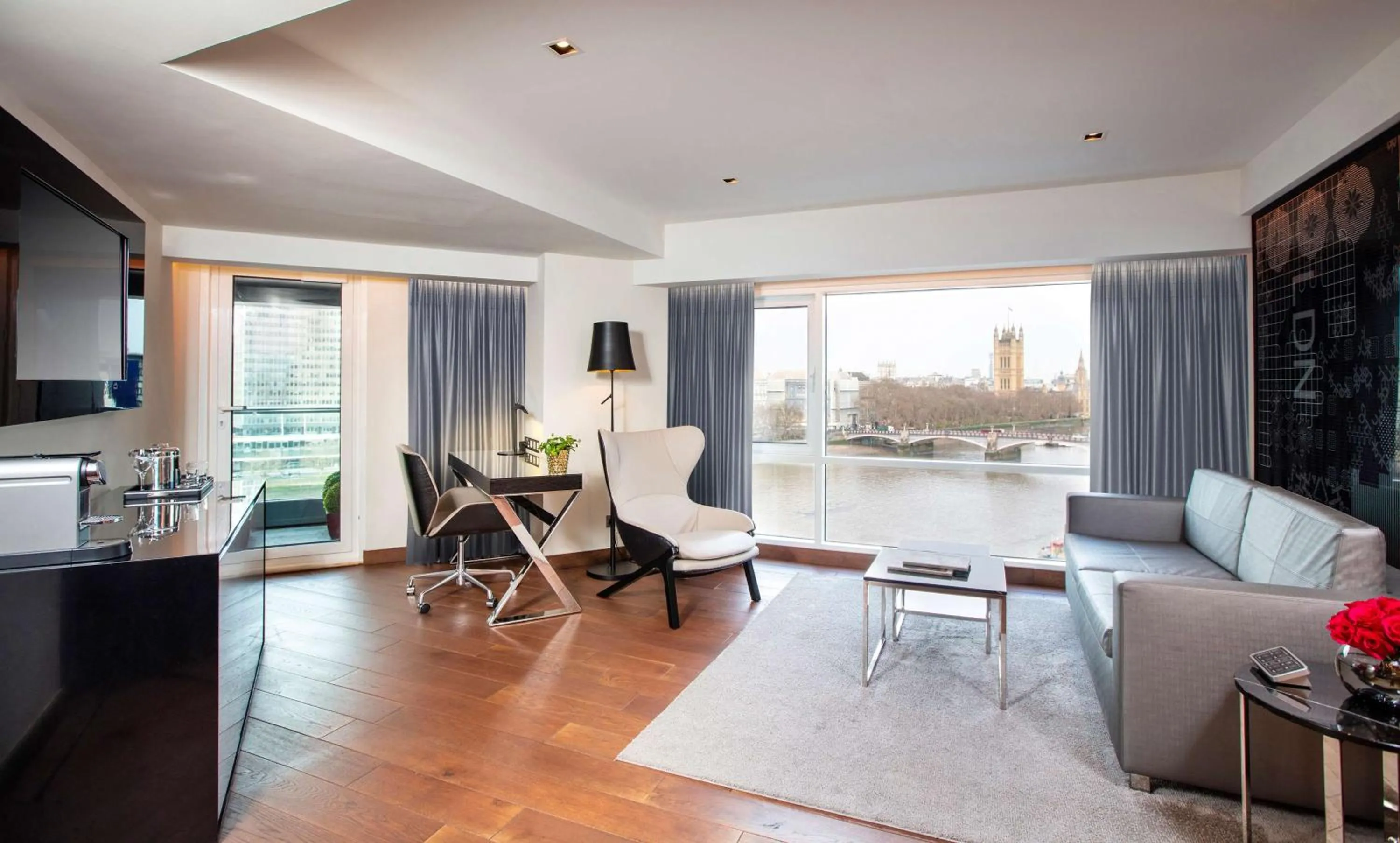 Photo of the whole room in Park Plaza London Riverbank