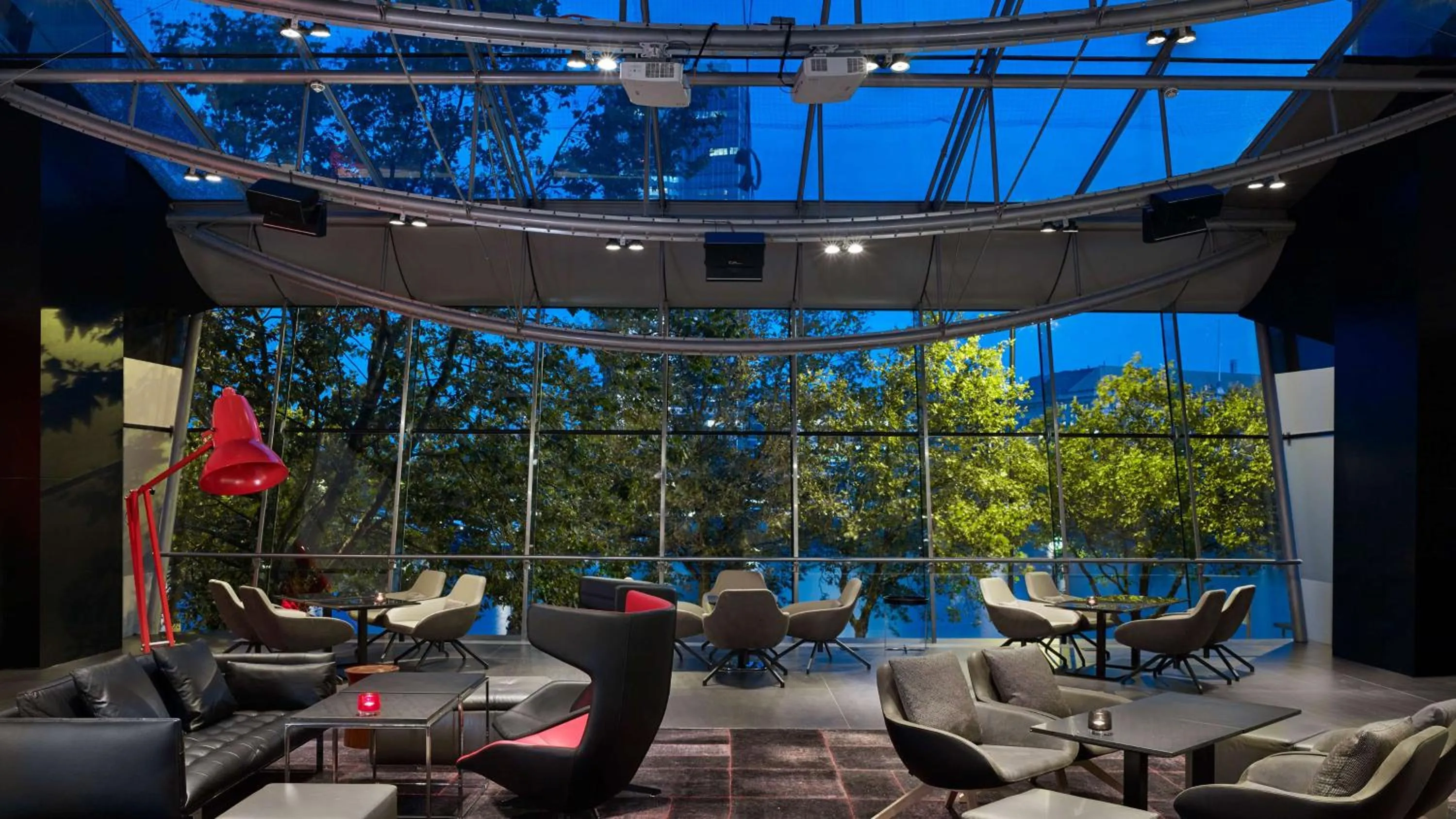 Lounge or bar in Park Plaza London Riverbank