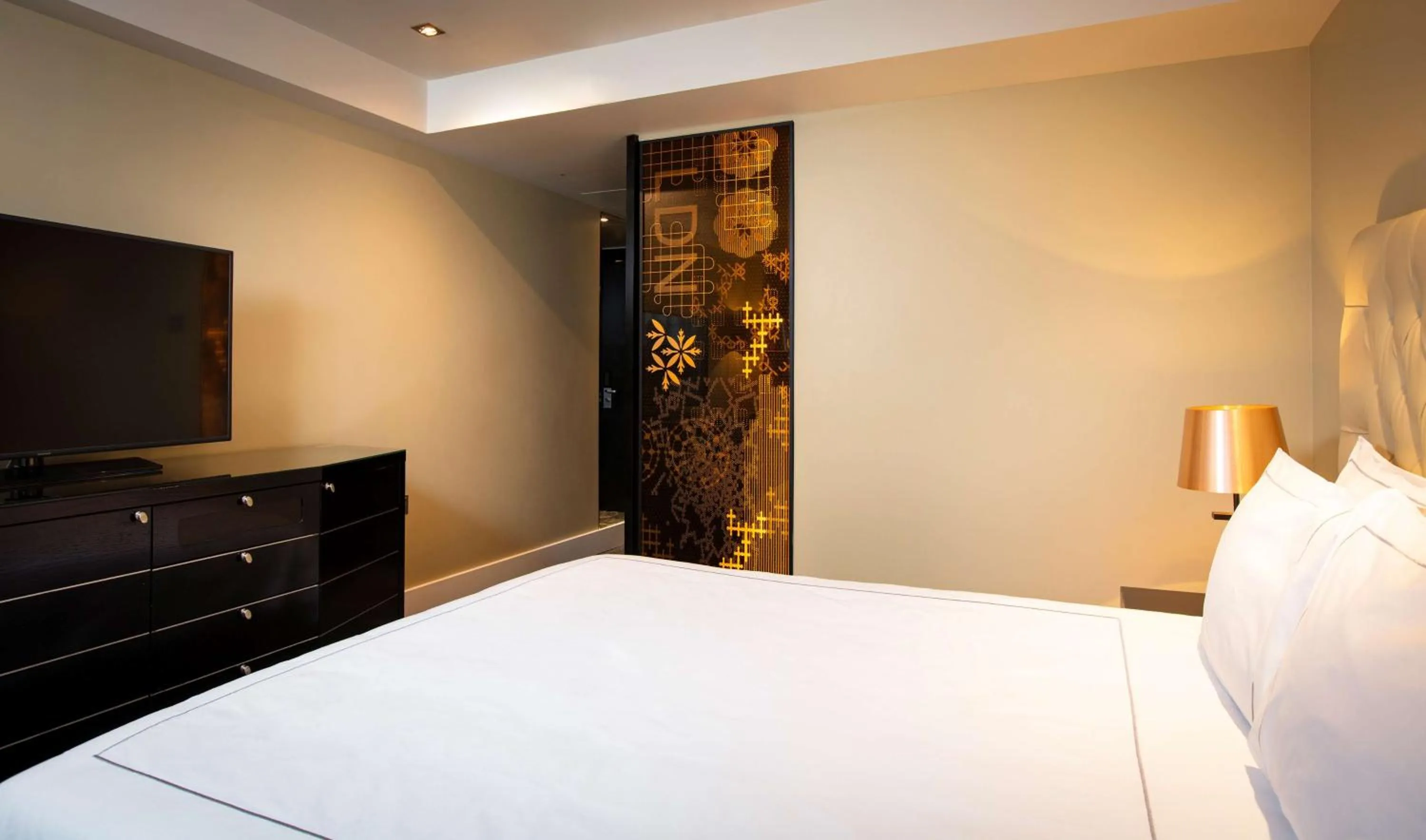 Bedroom, Bed in Park Plaza London Riverbank