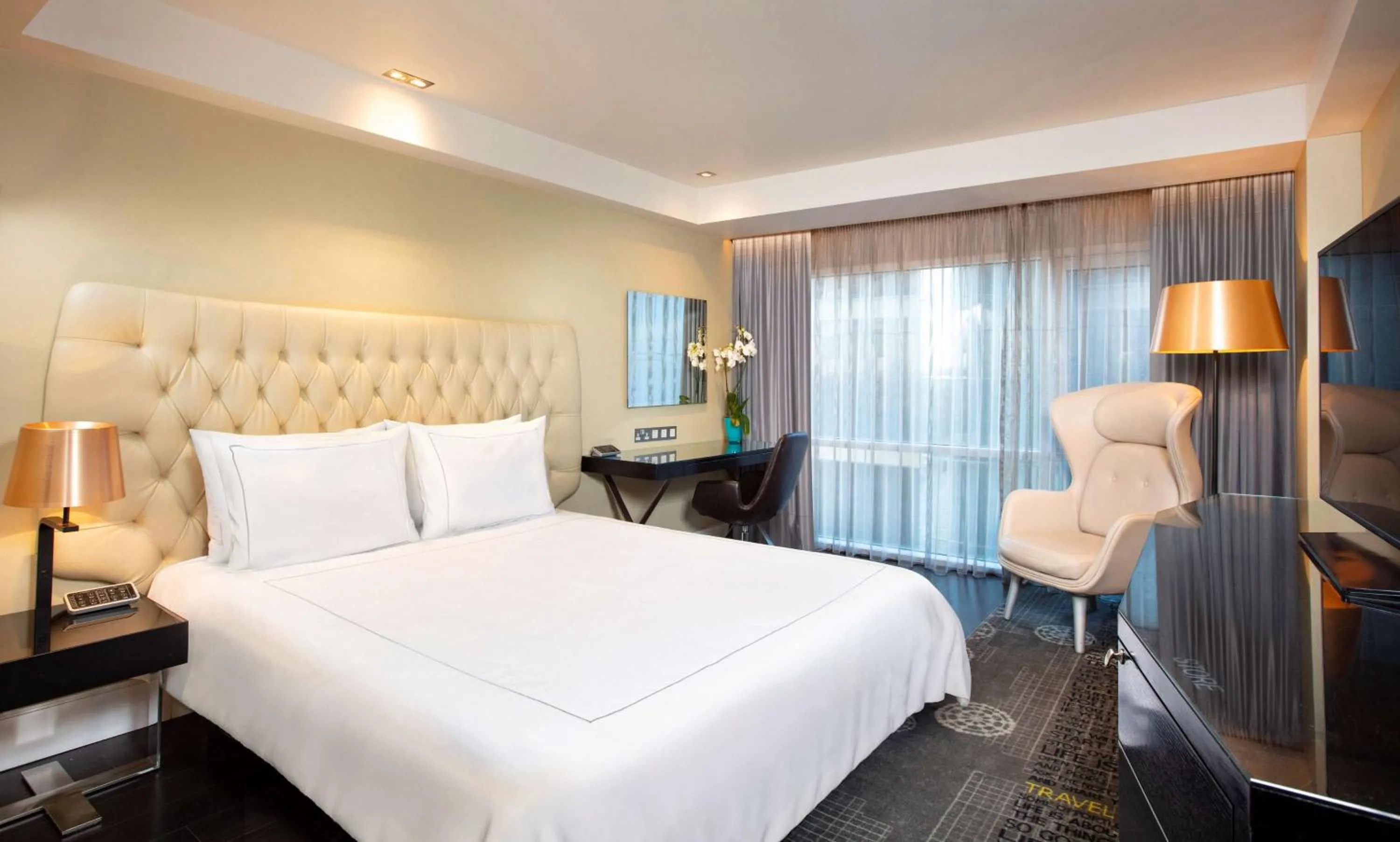 Bedroom, Bed in Park Plaza London Riverbank