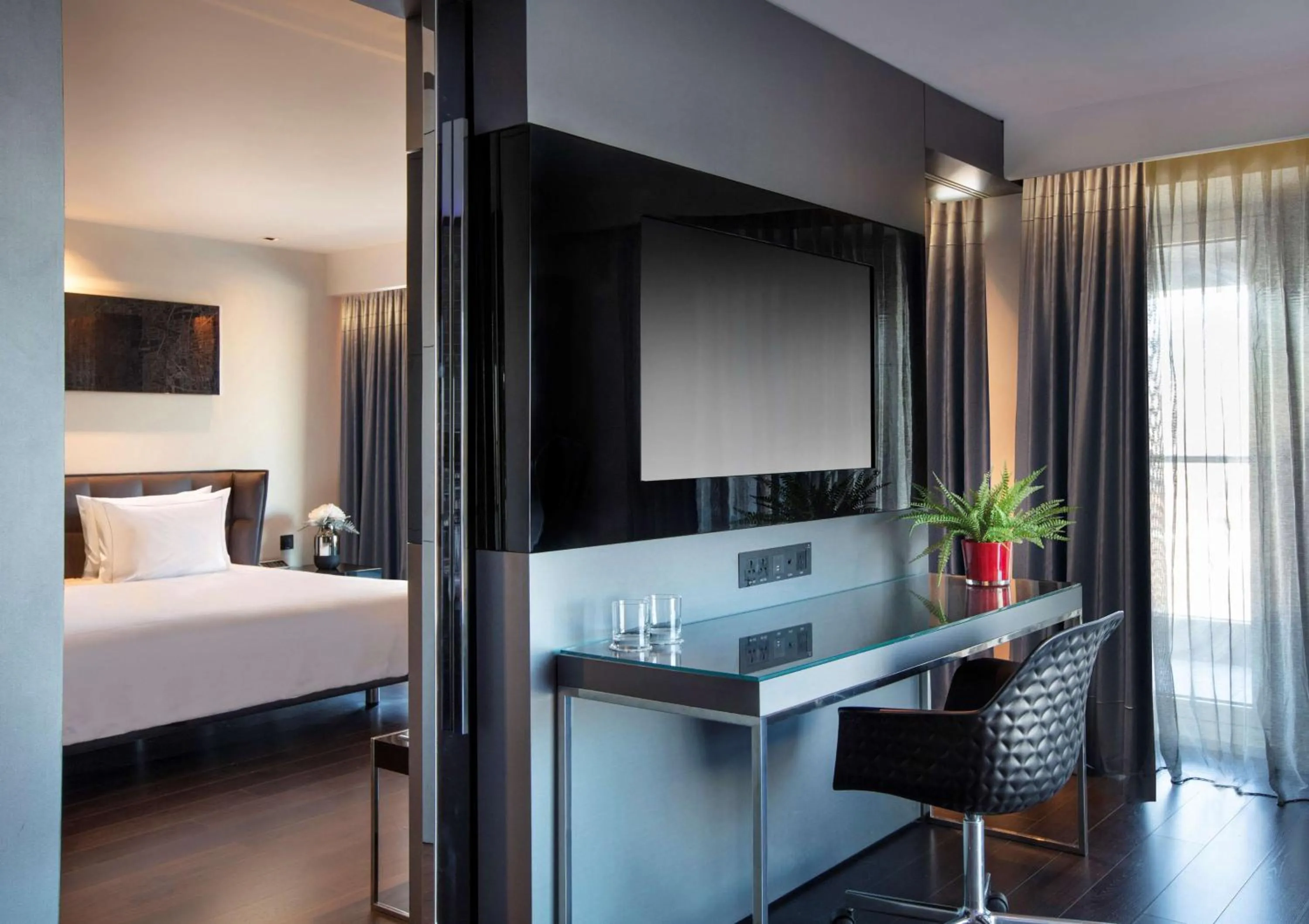 Photo of the whole room, Bed in Park Plaza London Riverbank