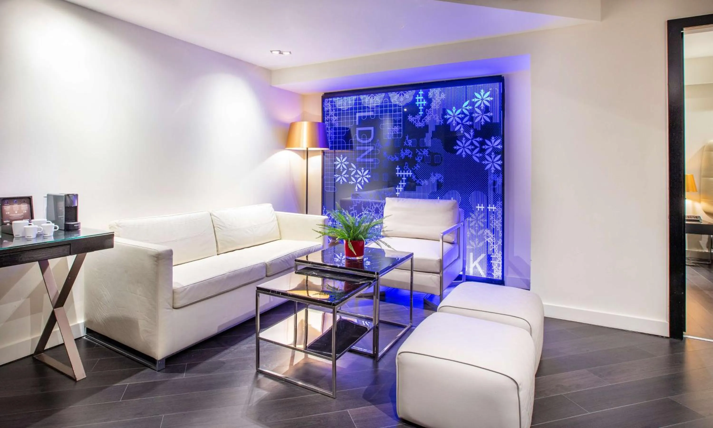 Photo of the whole room in Park Plaza London Riverbank