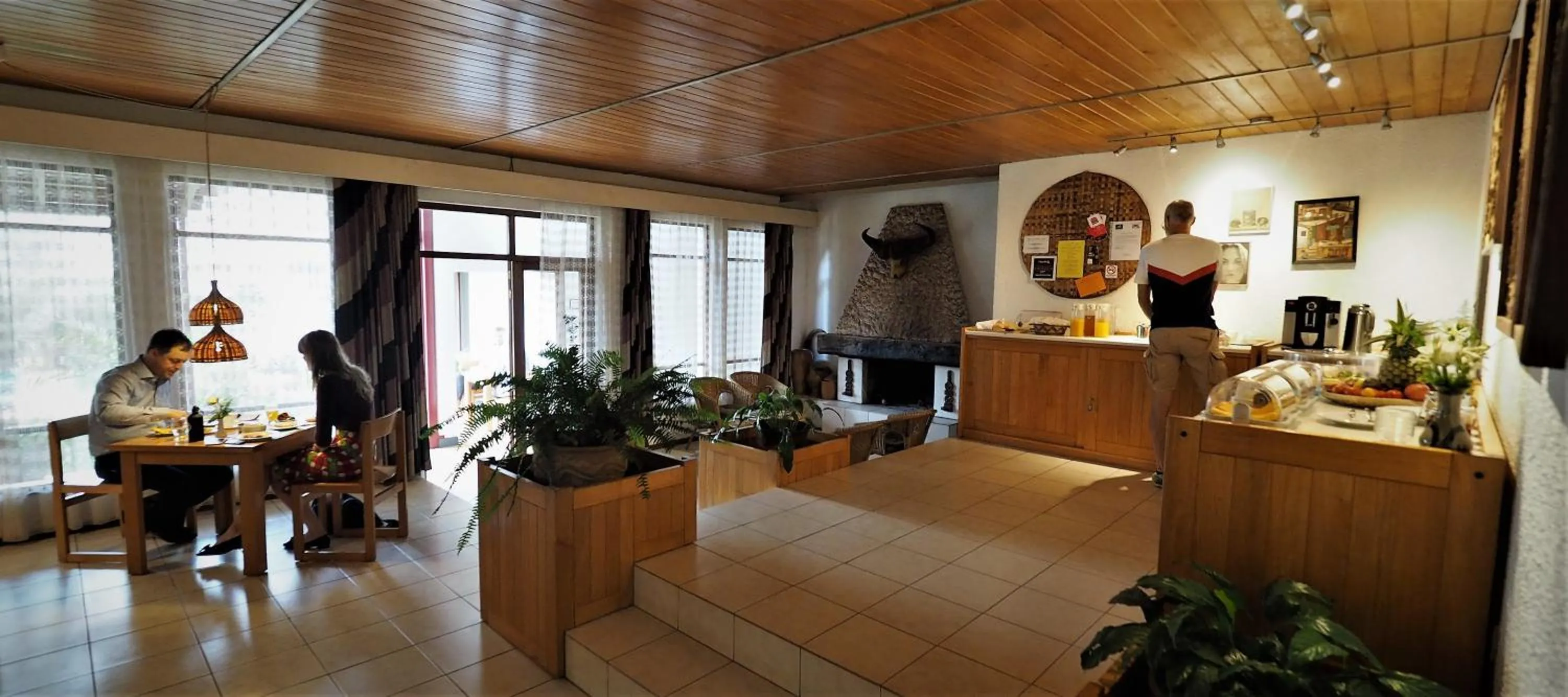 Restaurant/places to eat in Hotel Le Garni