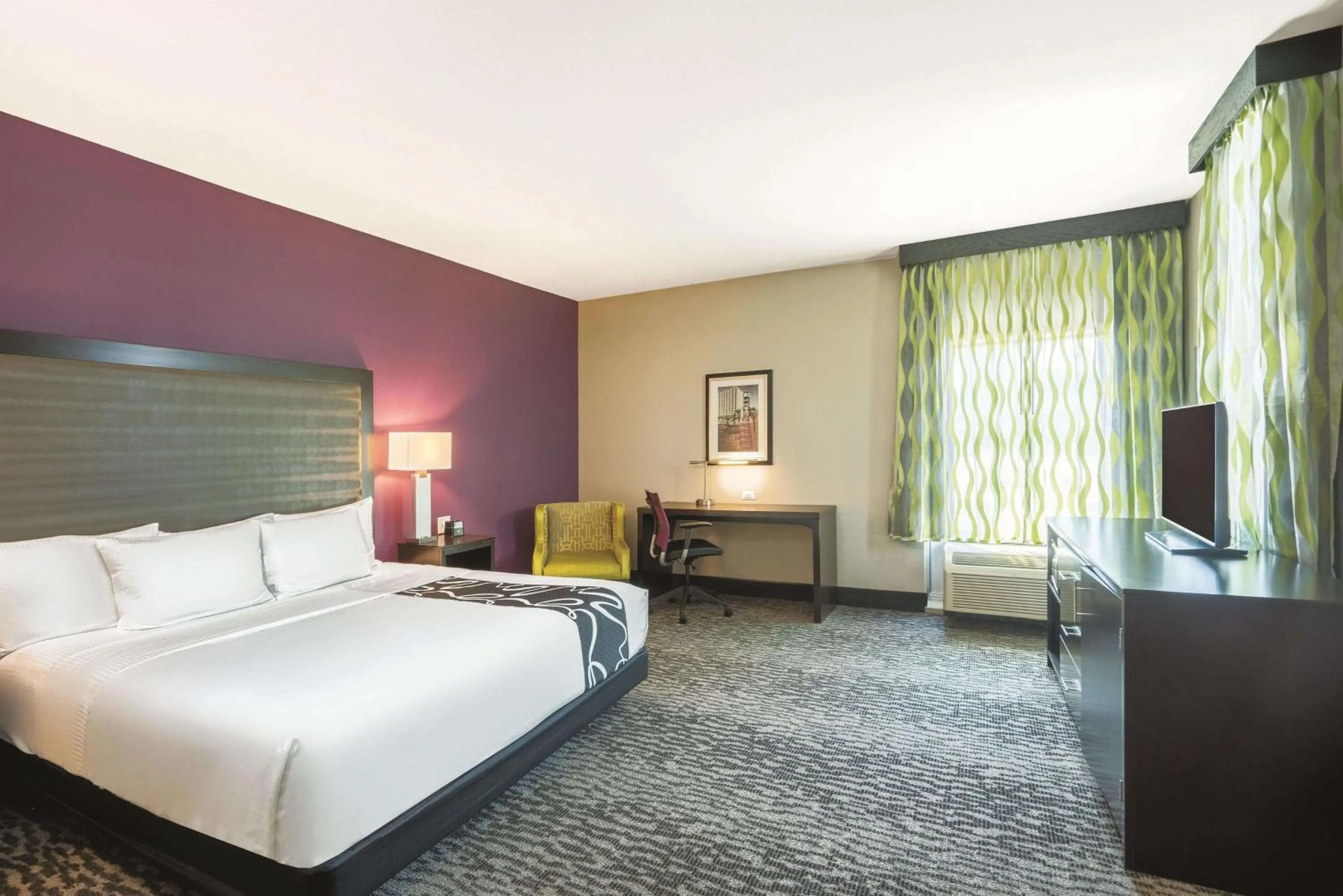 Bedroom in La Quinta by Wyndham Memphis Downtown