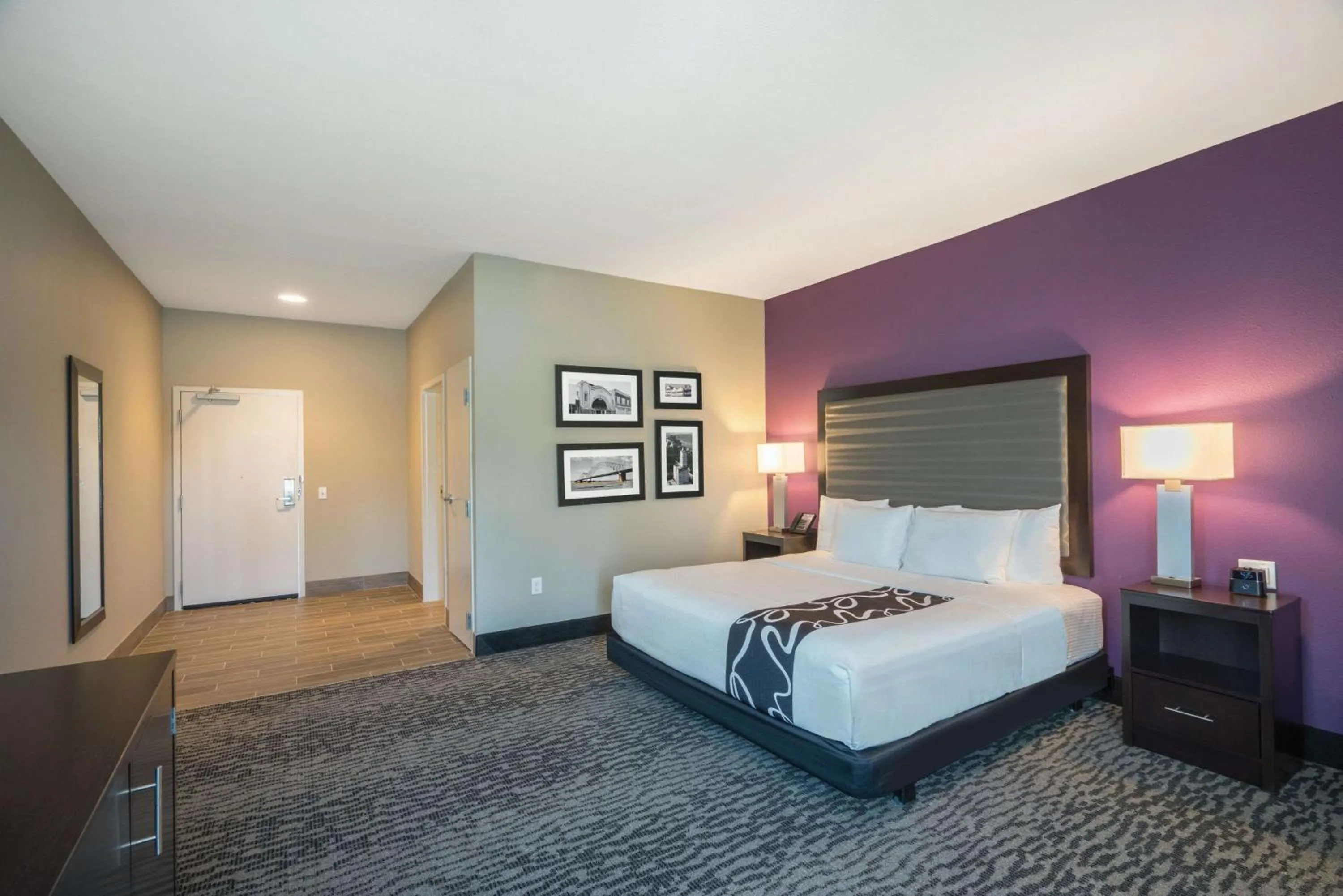 Bedroom in La Quinta by Wyndham Memphis Downtown