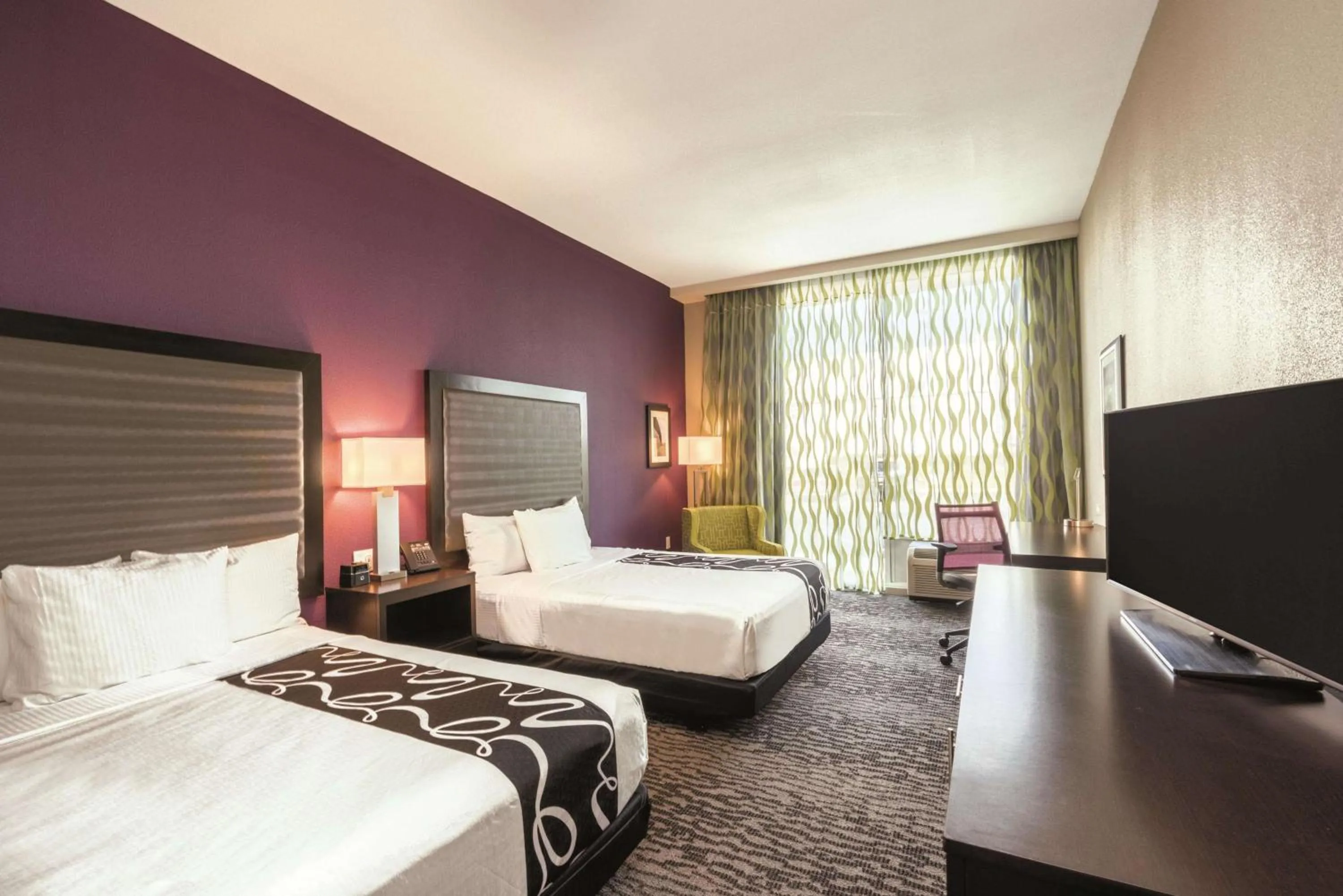 Bedroom in La Quinta by Wyndham Memphis Downtown