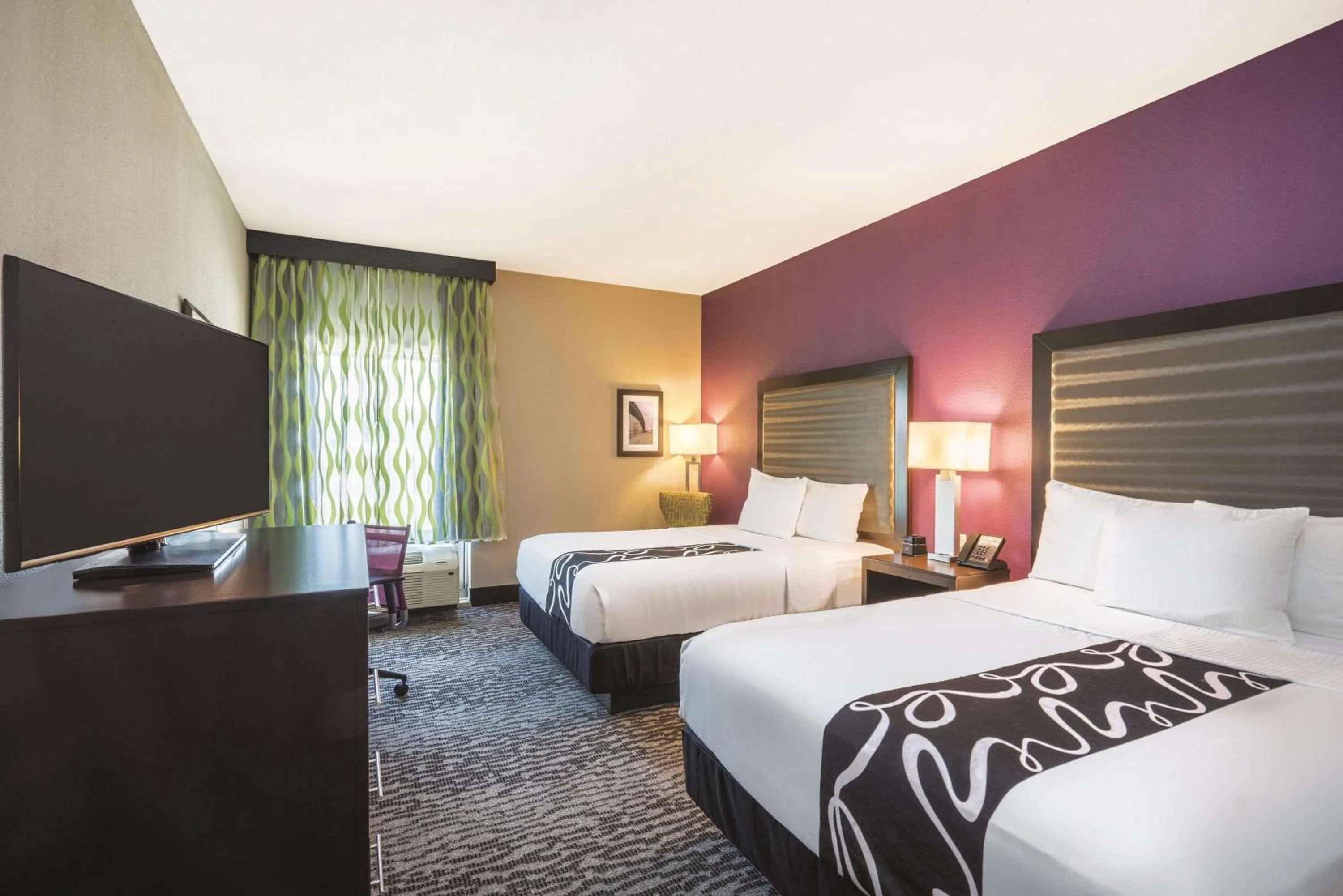 Bedroom in La Quinta by Wyndham Memphis Downtown