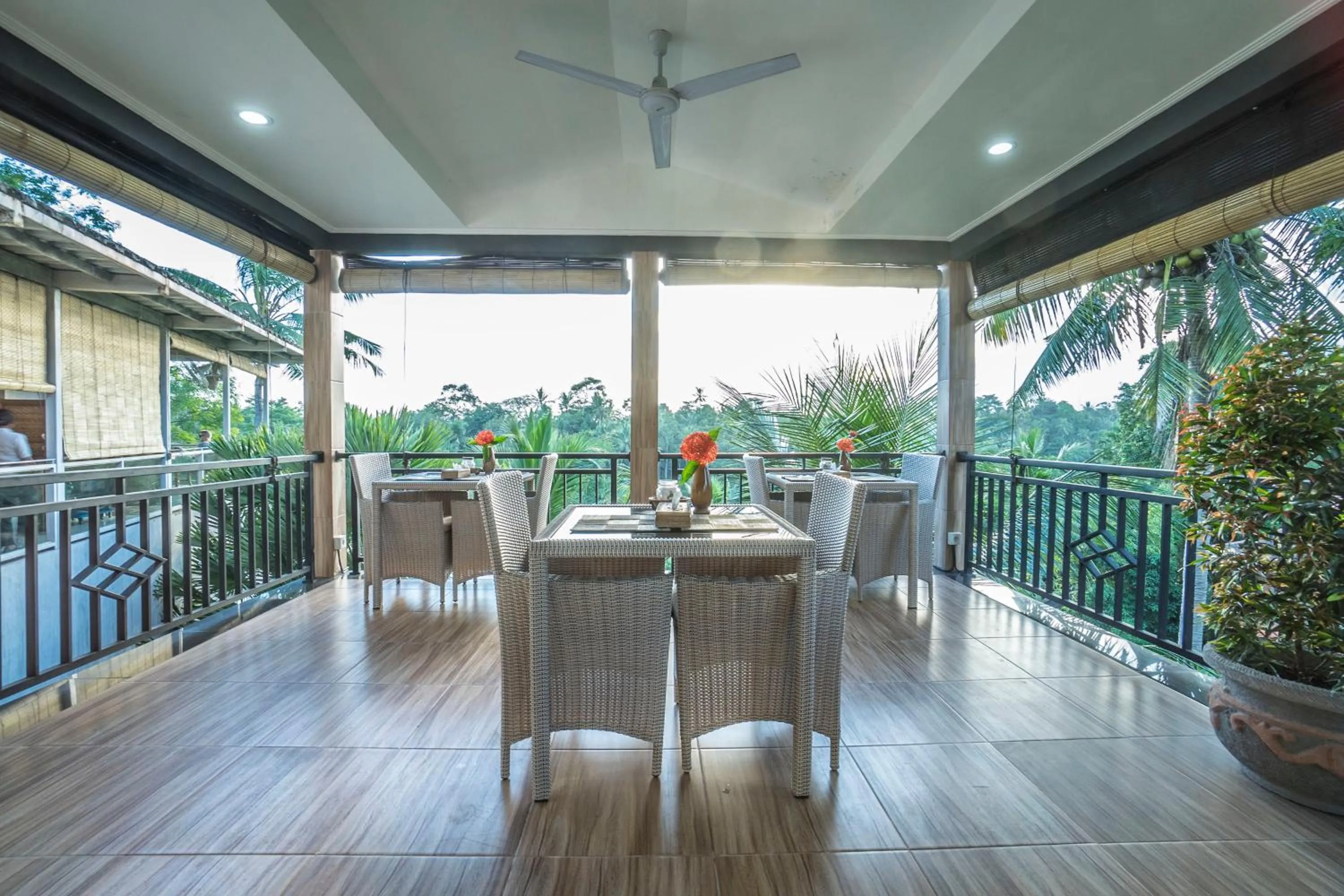 Restaurant/places to eat in Adi Bisma Inn by Mahaputra