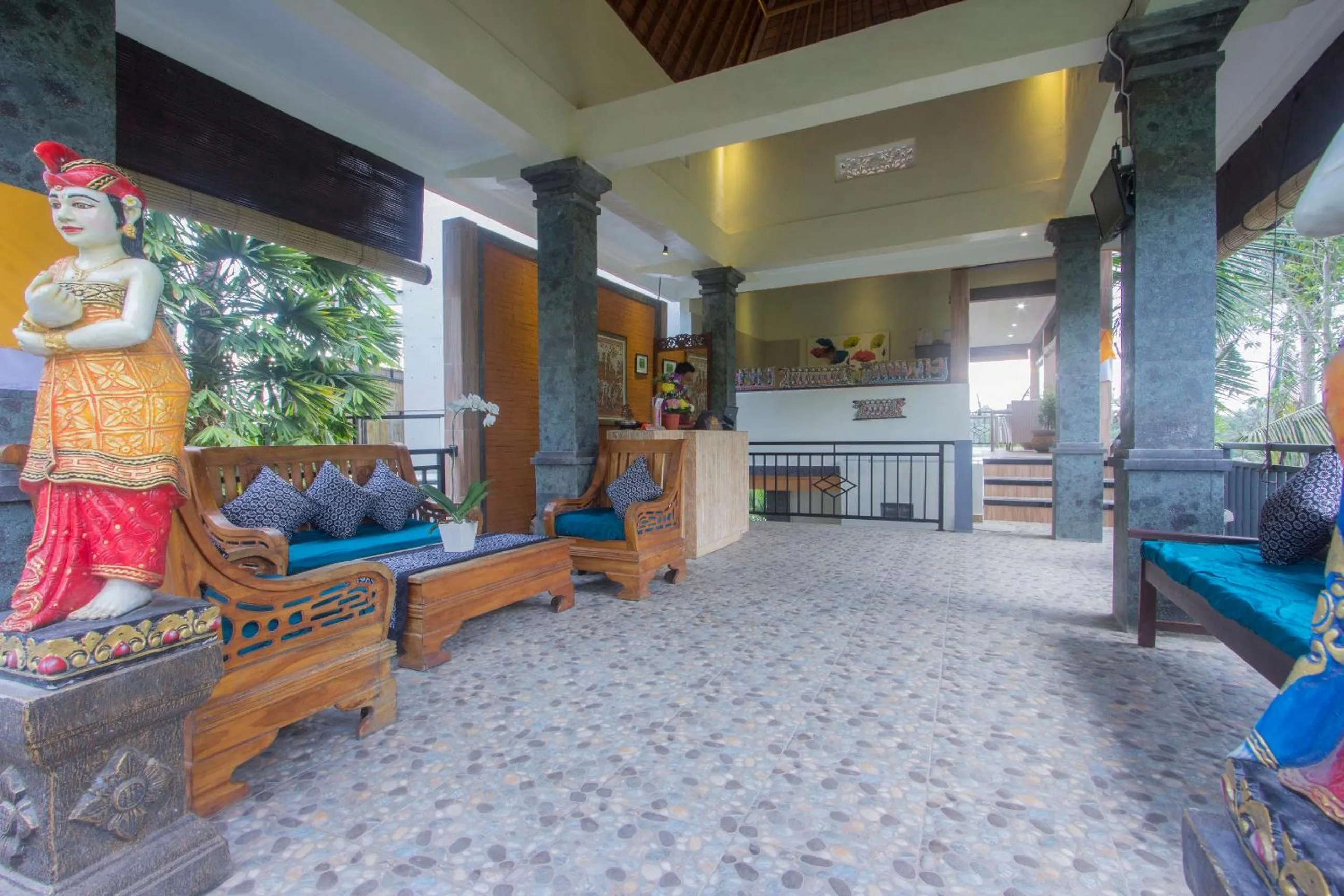 Lobby or reception in Adi Bisma Inn by Mahaputra