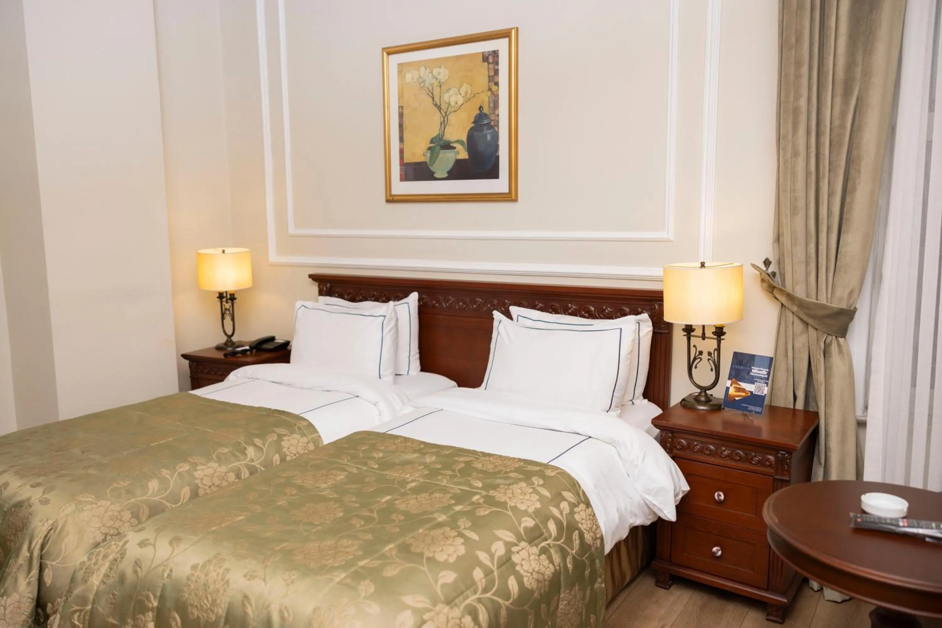 Bed in Anemon Koleksiyon Galata Otel