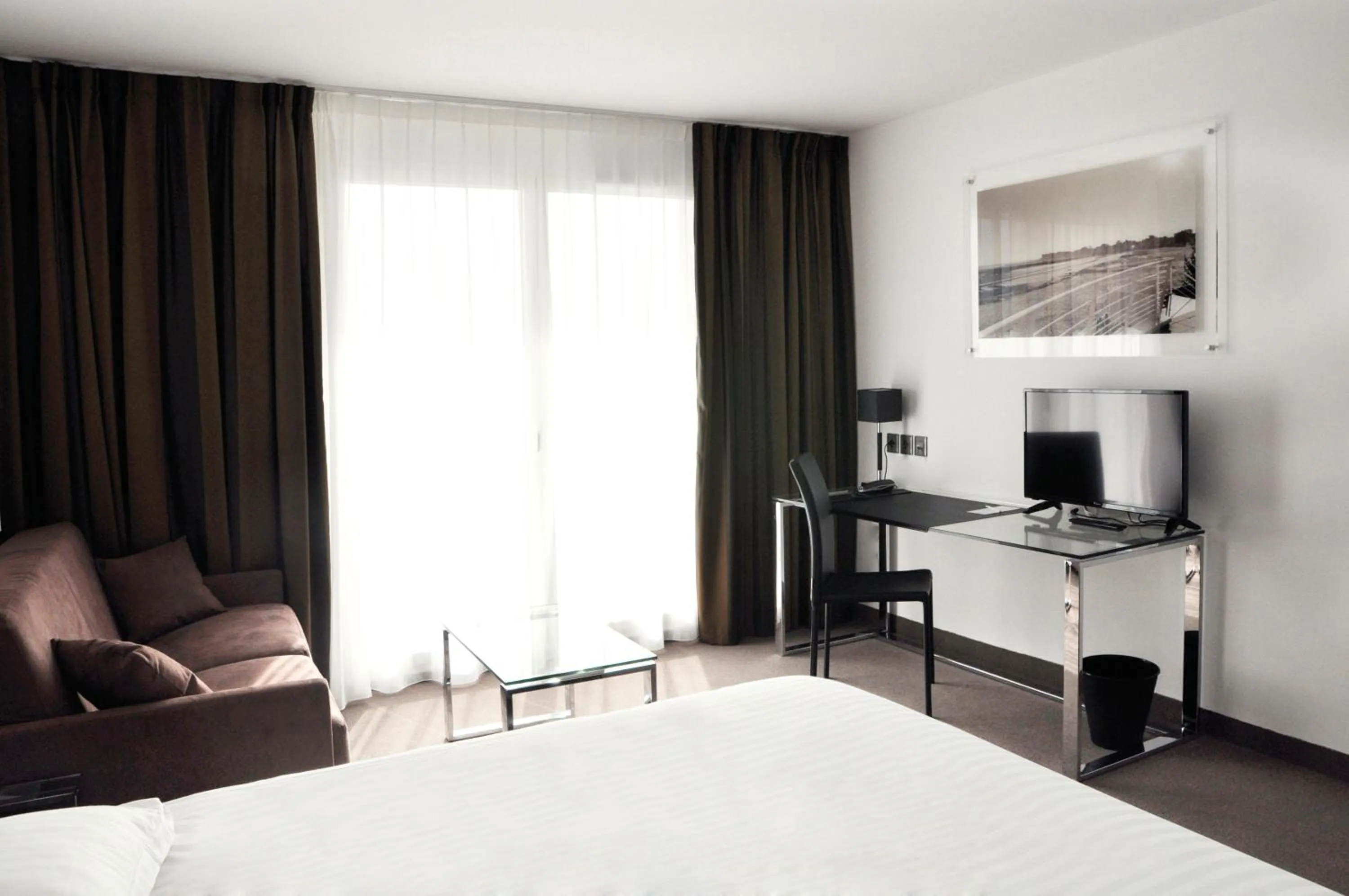 Bedroom, Bed in Golden Tulip La Baule Hotel and Residence