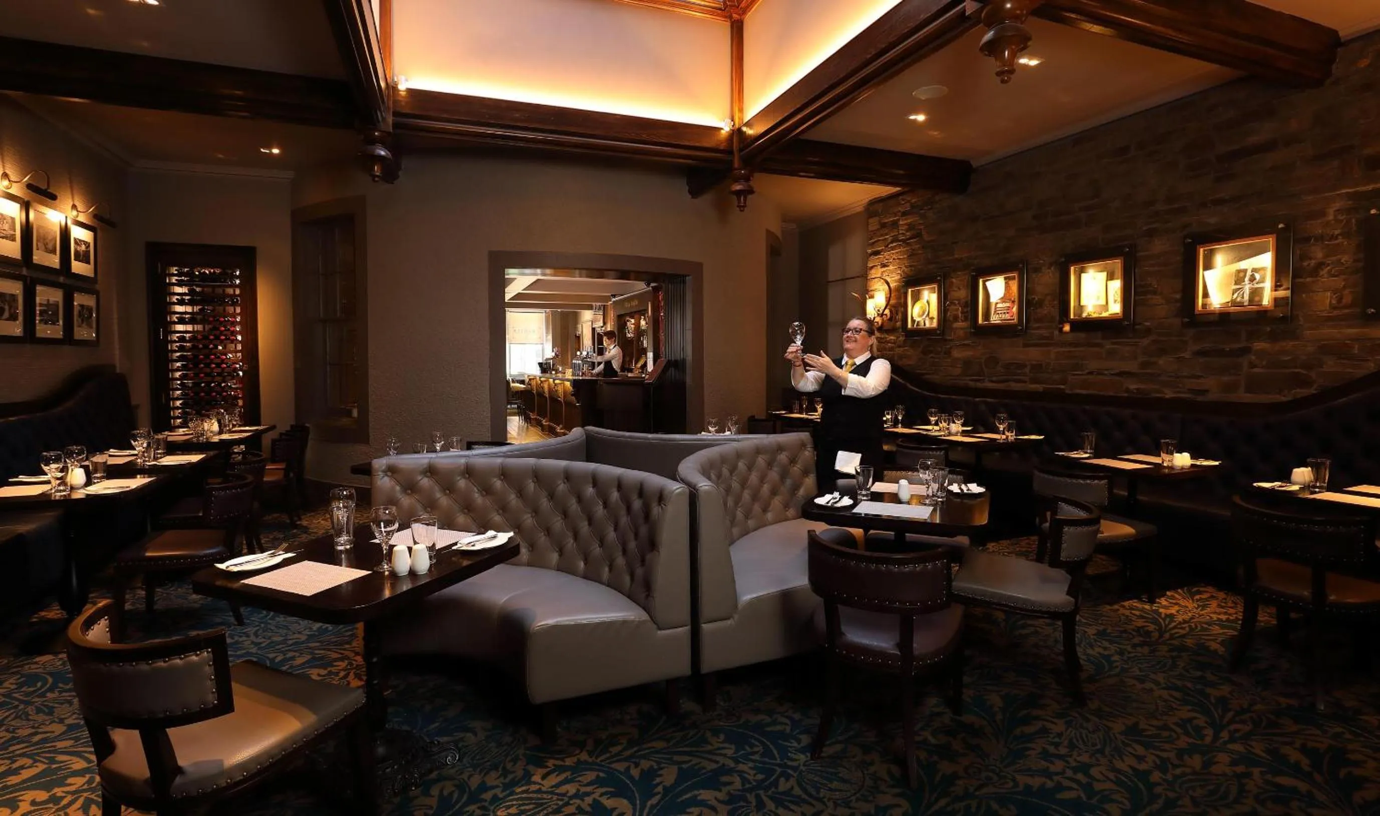 Restaurant/places to eat in Golden Lion Hotel